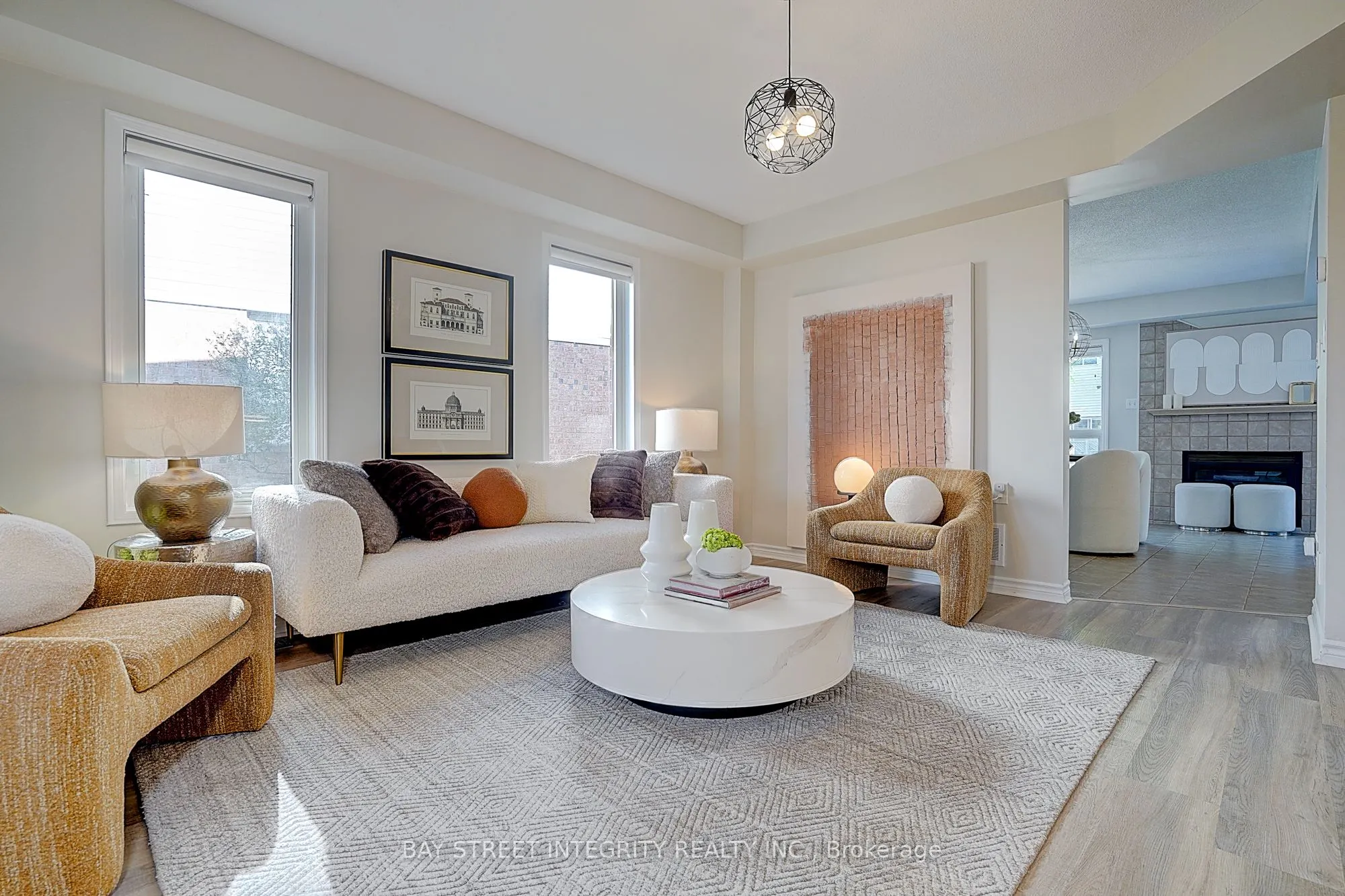 583 Heddle Crescent