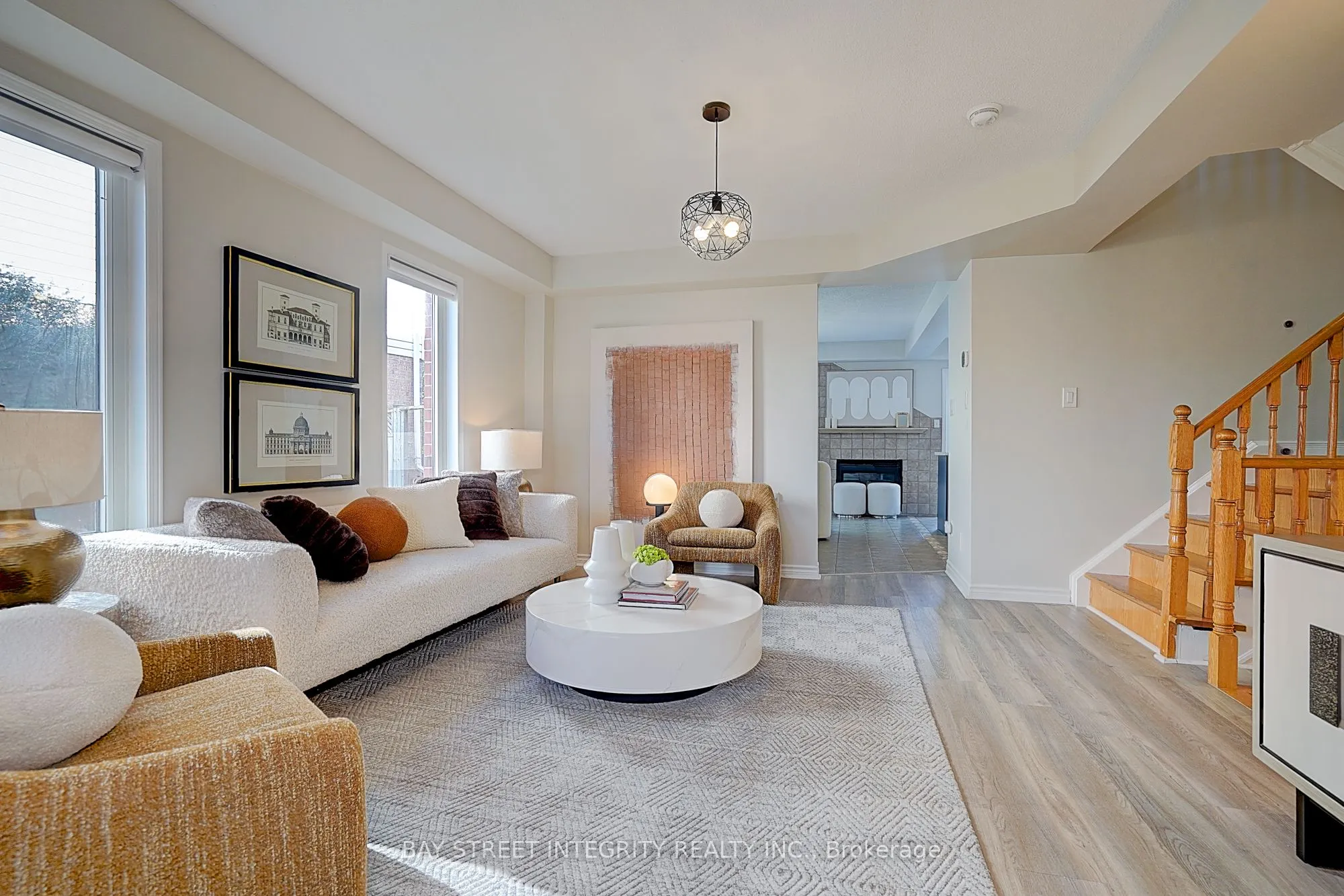583 Heddle Crescent