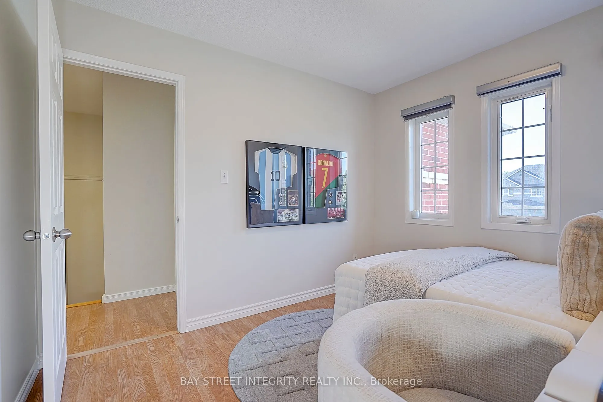 583 Heddle Crescent