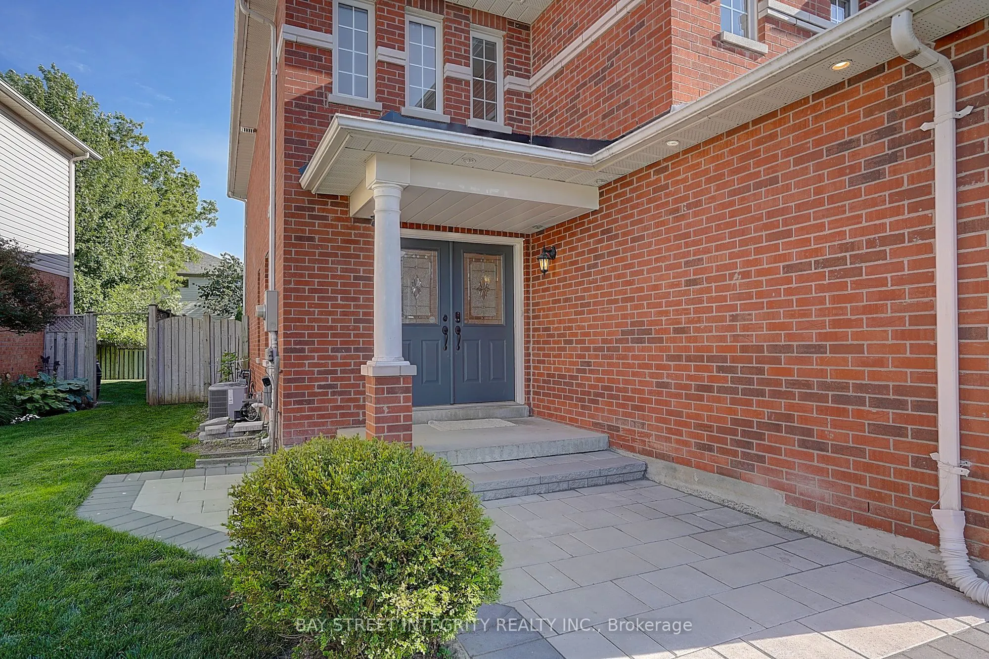 583 Heddle Crescent