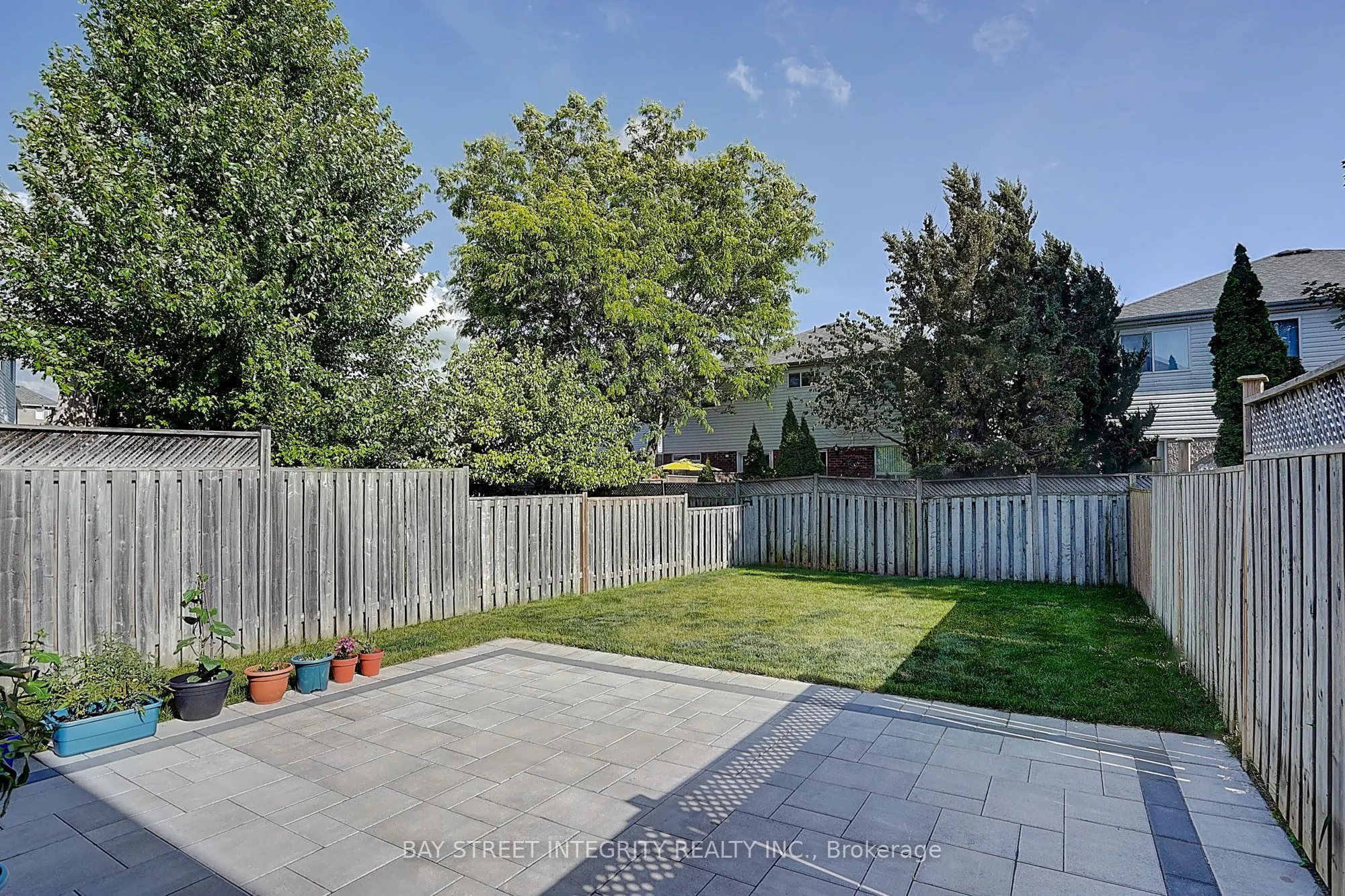 583 Heddle Crescent