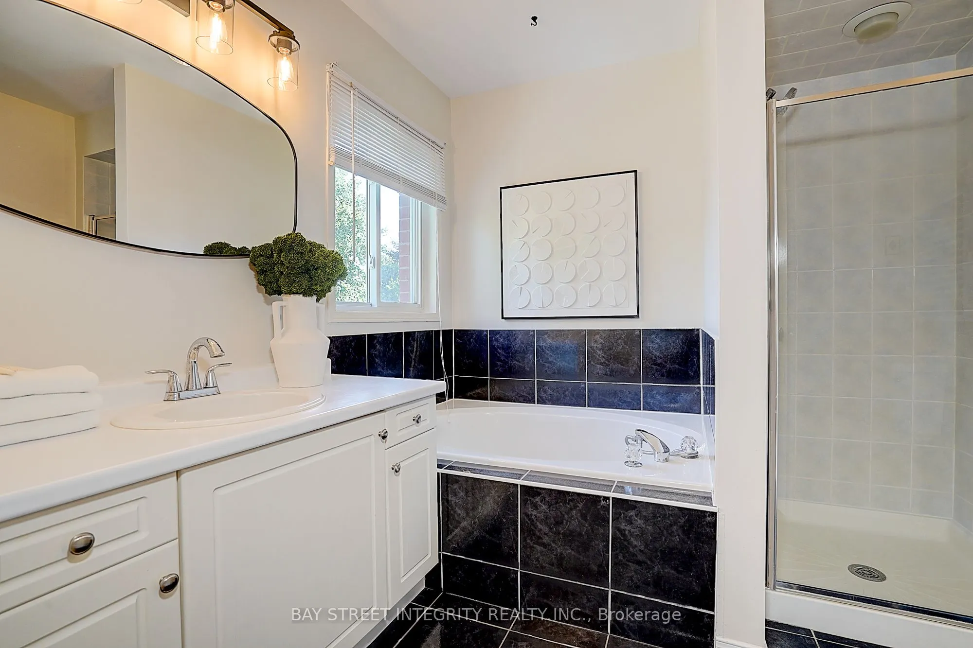 583 Heddle Crescent