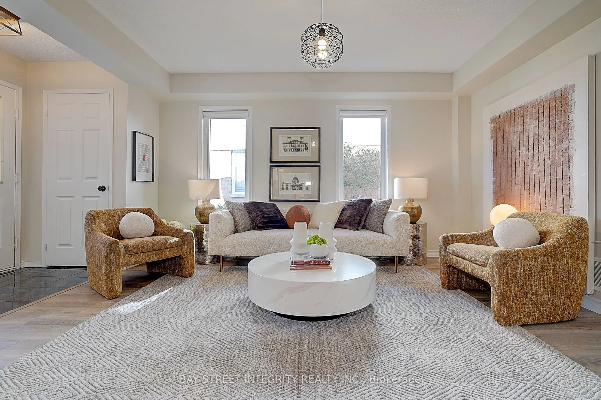 583 Heddle Crescent