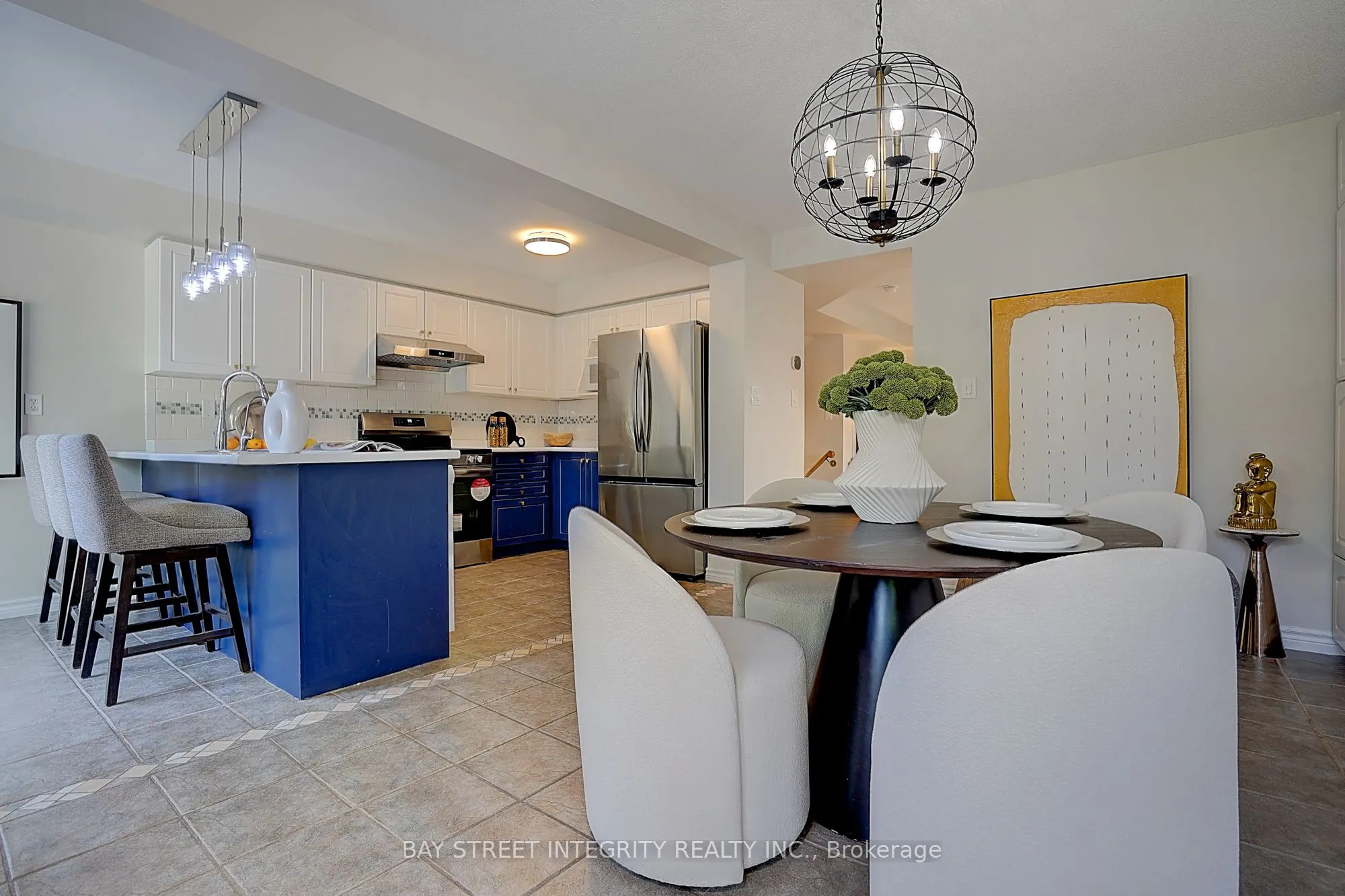 583 Heddle Crescent