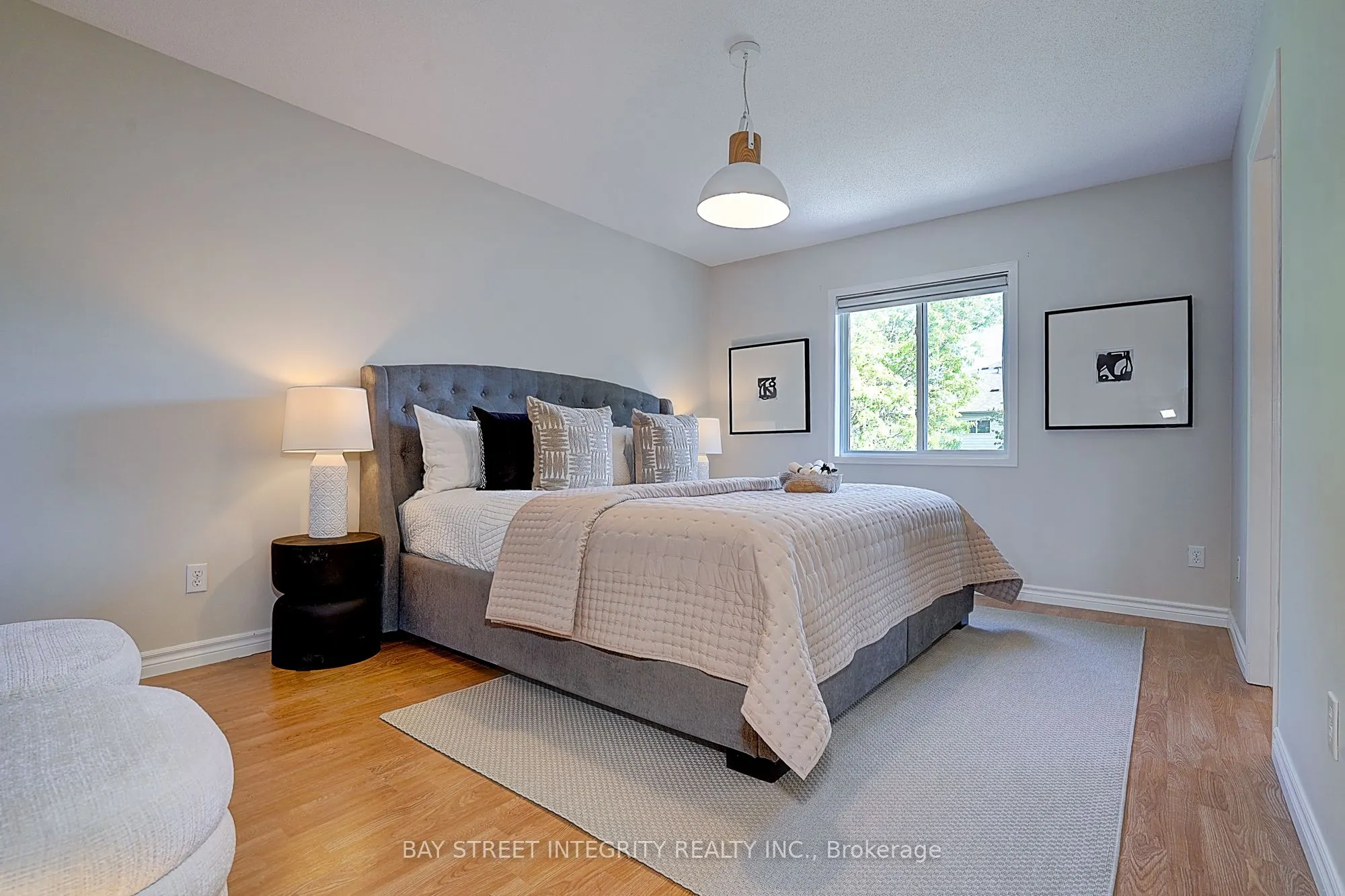 583 Heddle Crescent