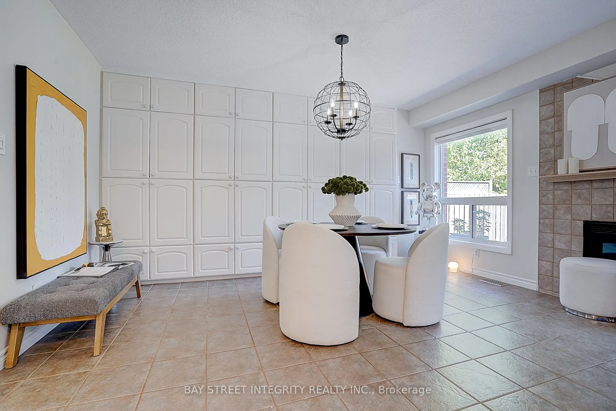 583 Heddle Crescent