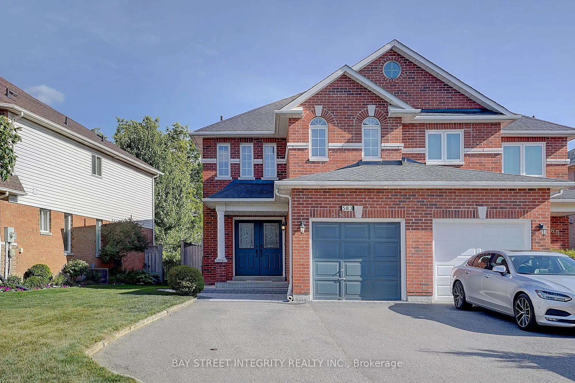 583 Heddle Crescent