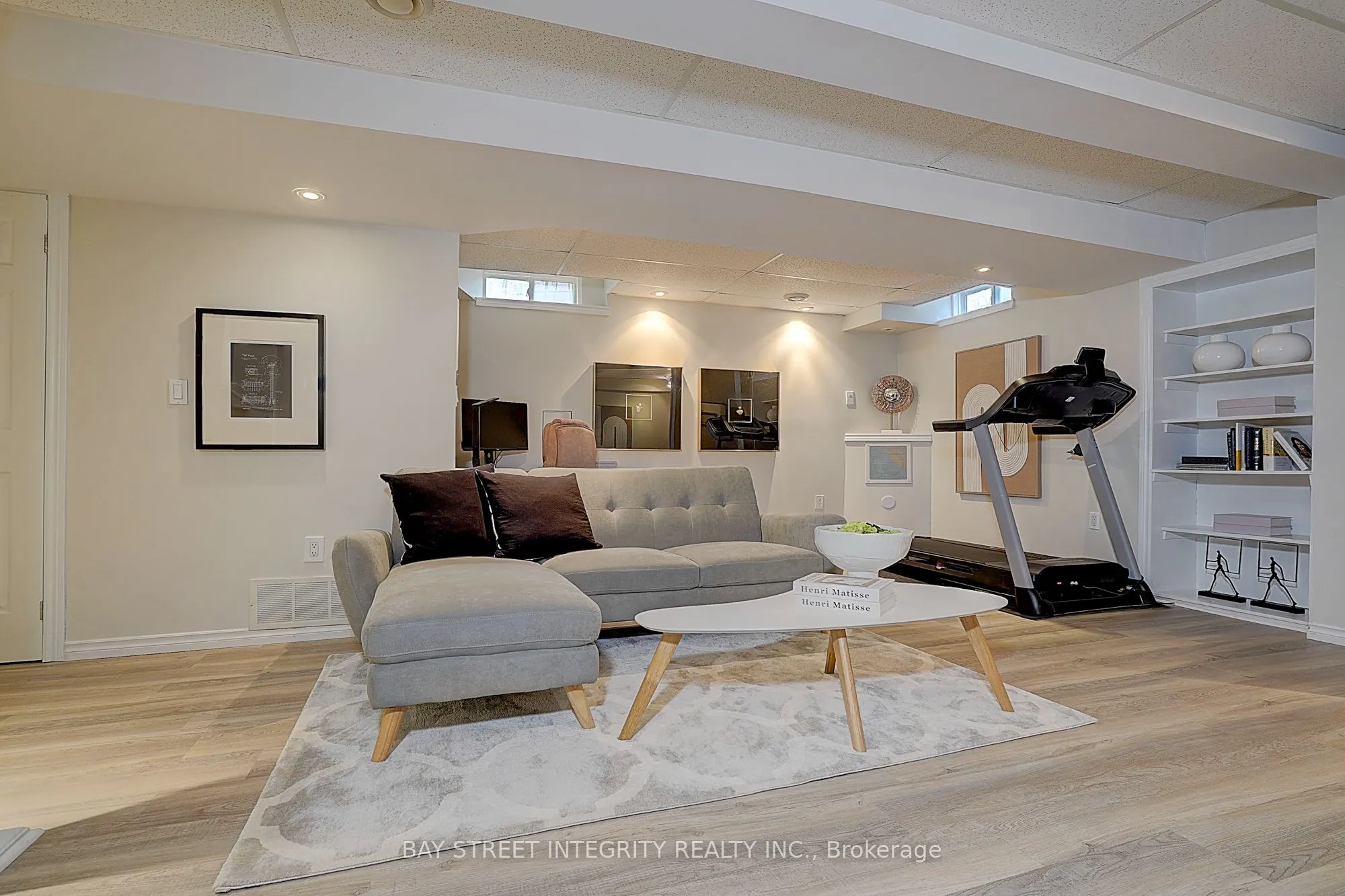583 Heddle Crescent