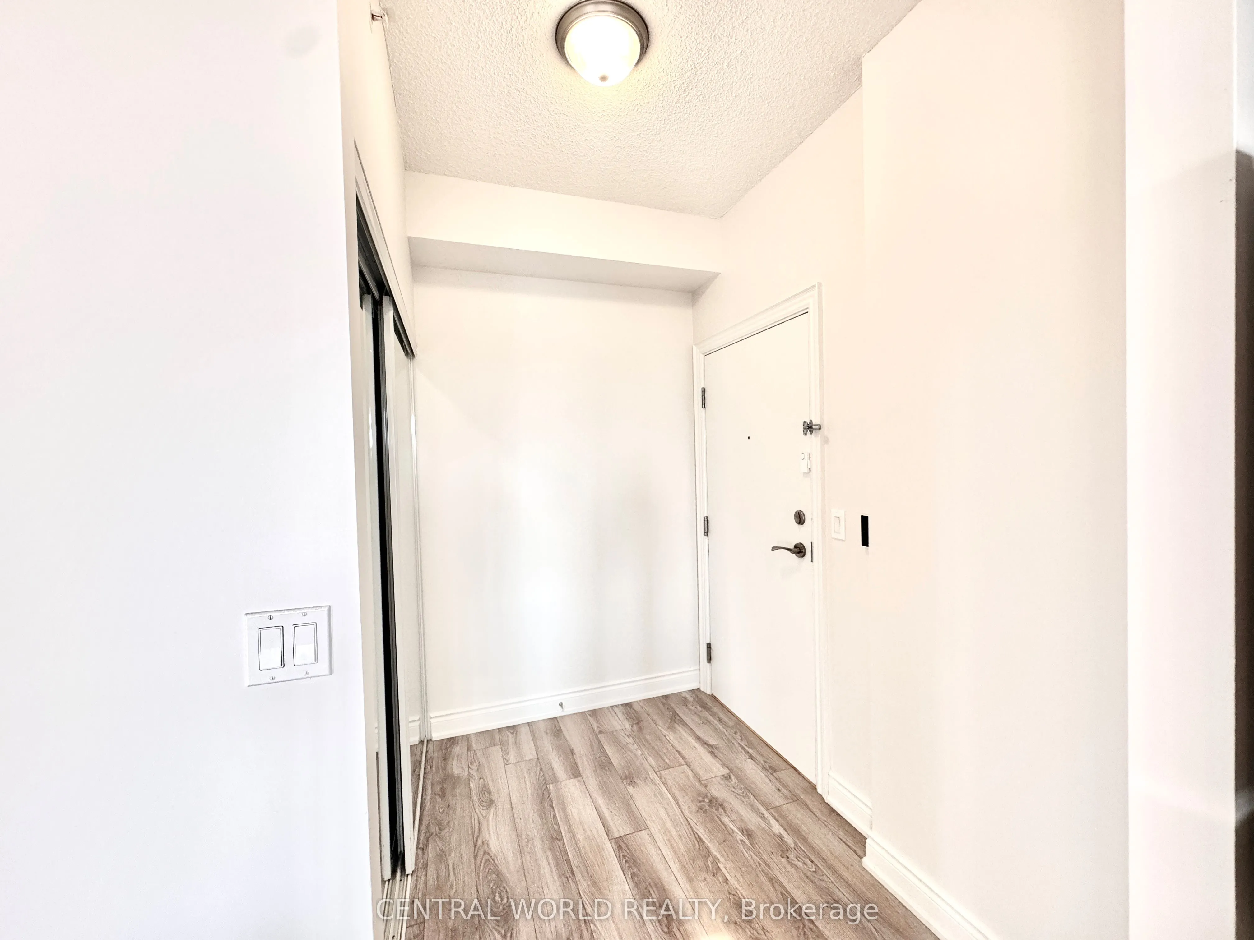 38 Cedarland Drive W, #1202