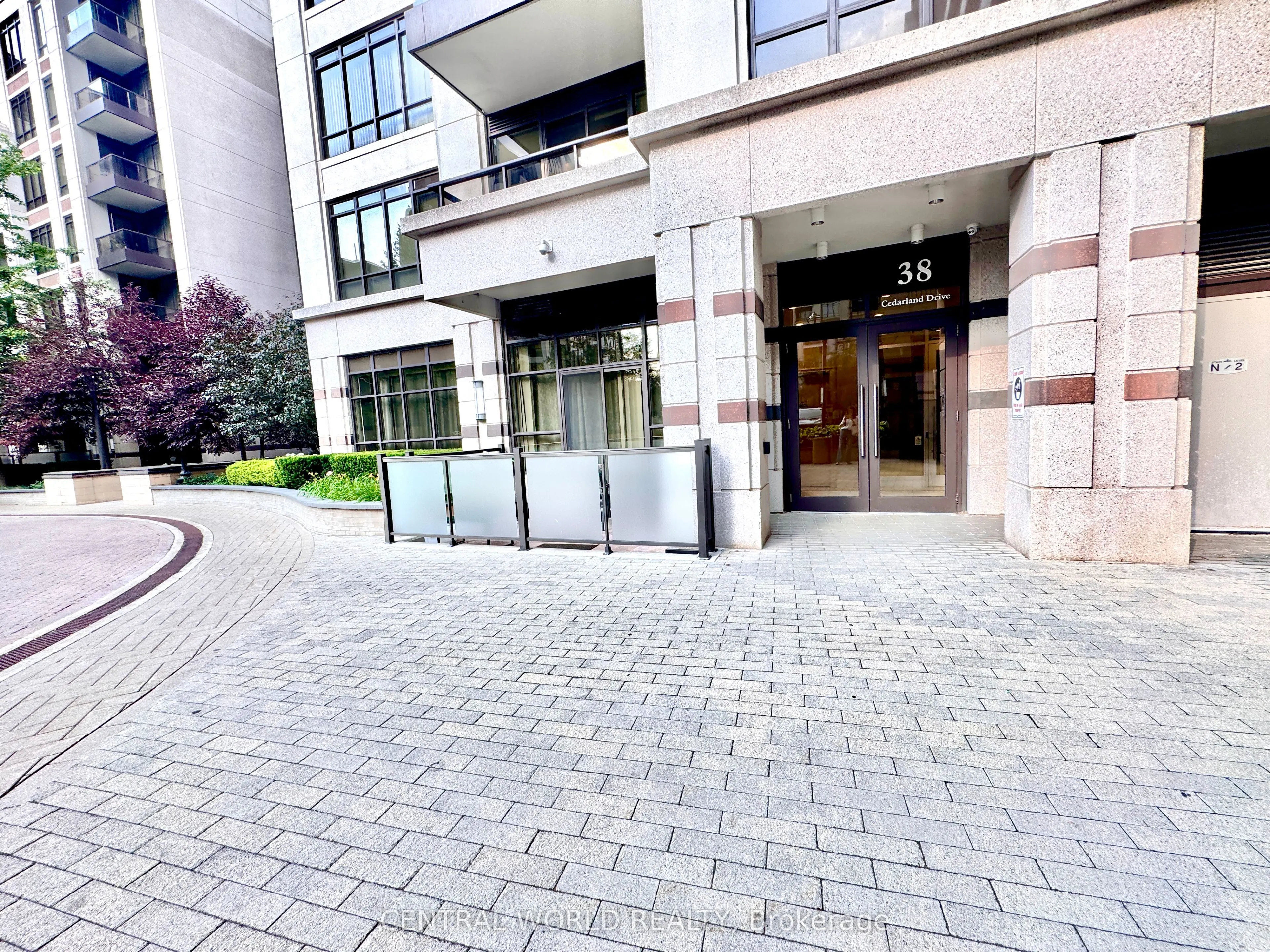 38 Cedarland Drive W, #1202