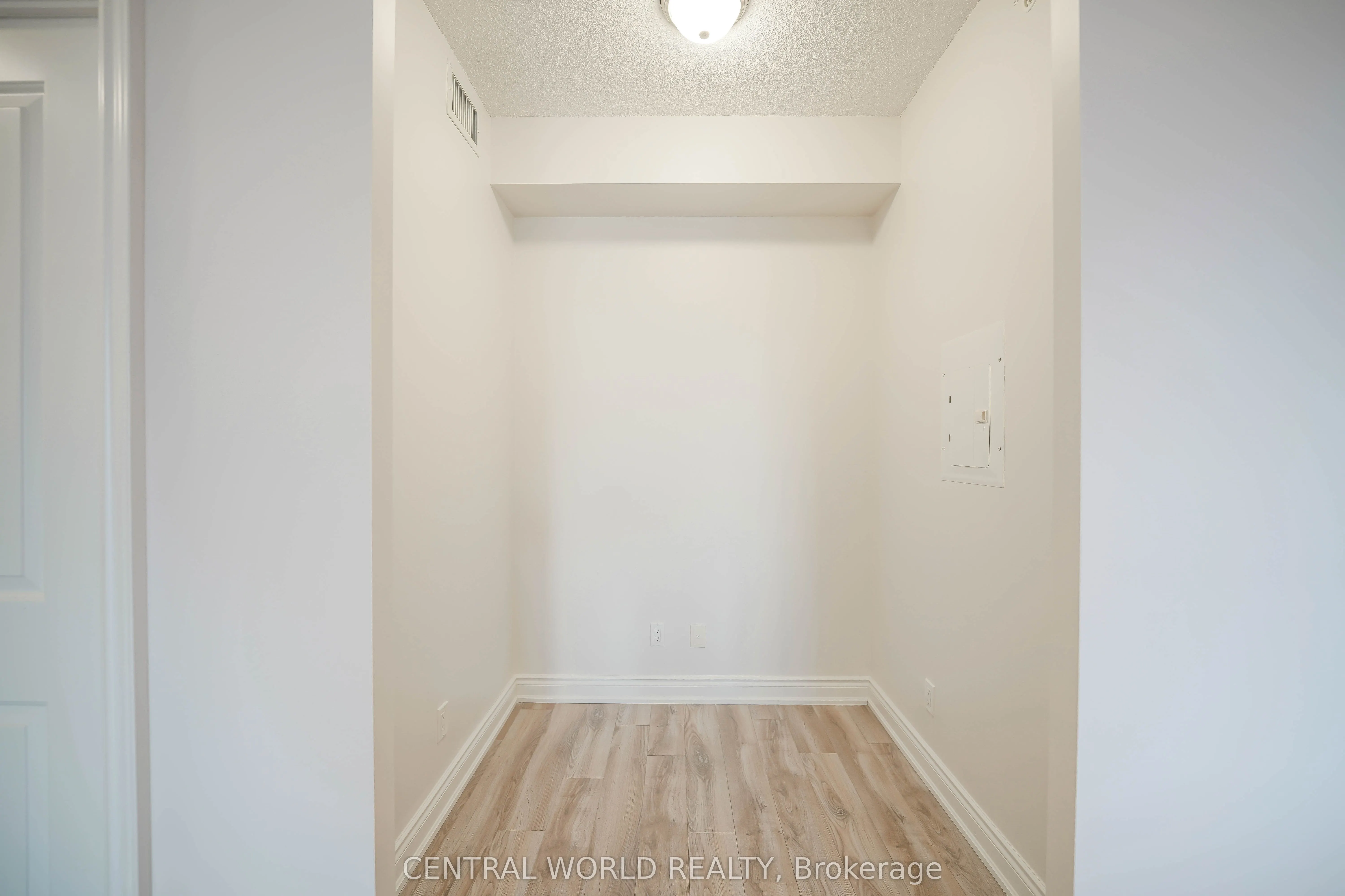 38 Cedarland Drive W, #1202