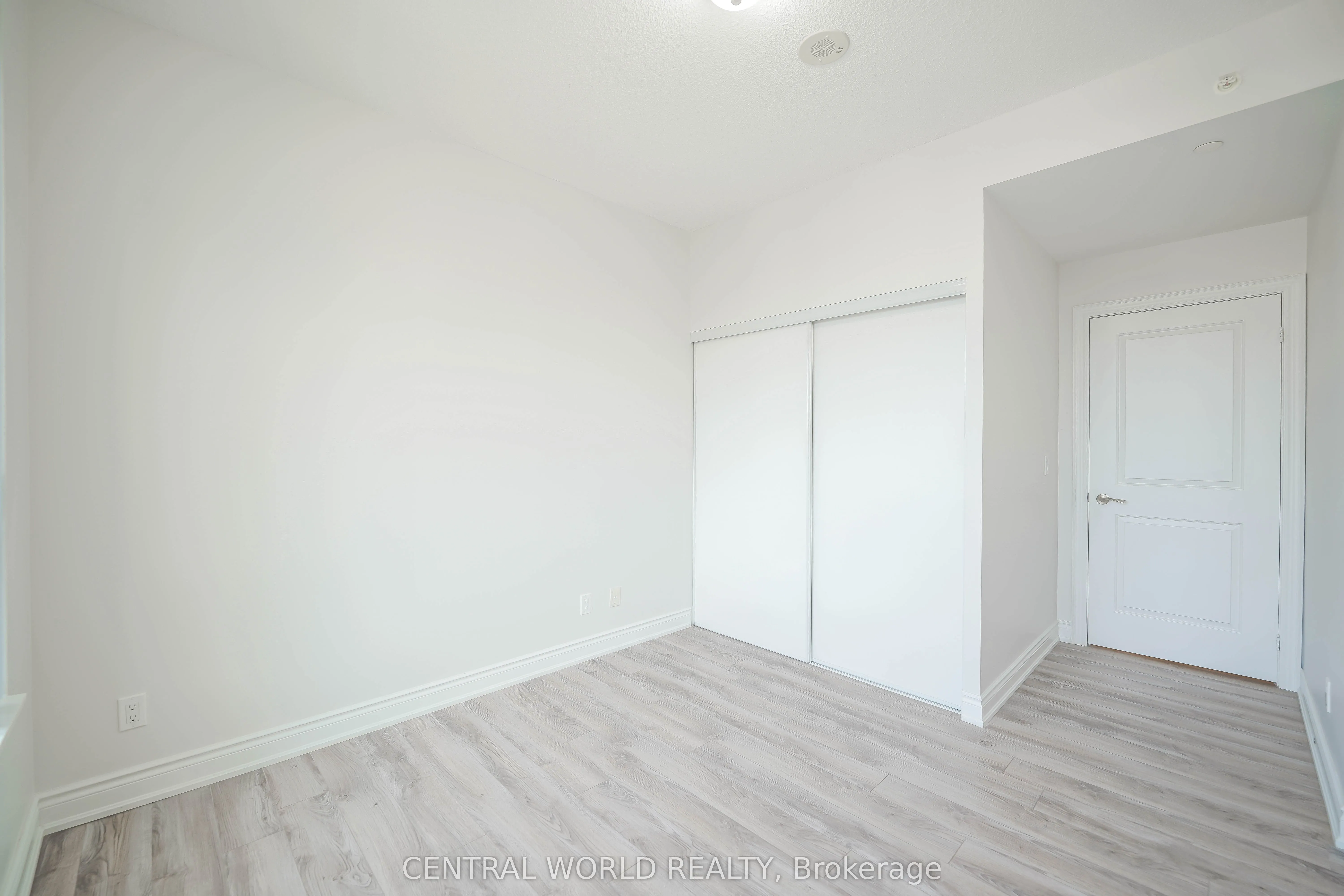 38 Cedarland Drive W, #1202