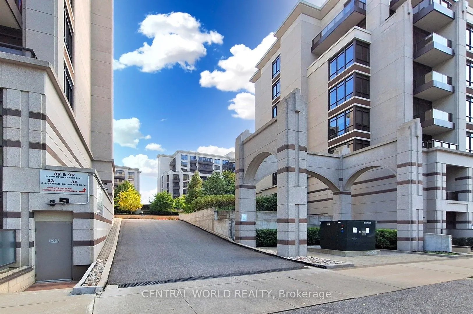 38 Cedarland Drive W, #1202