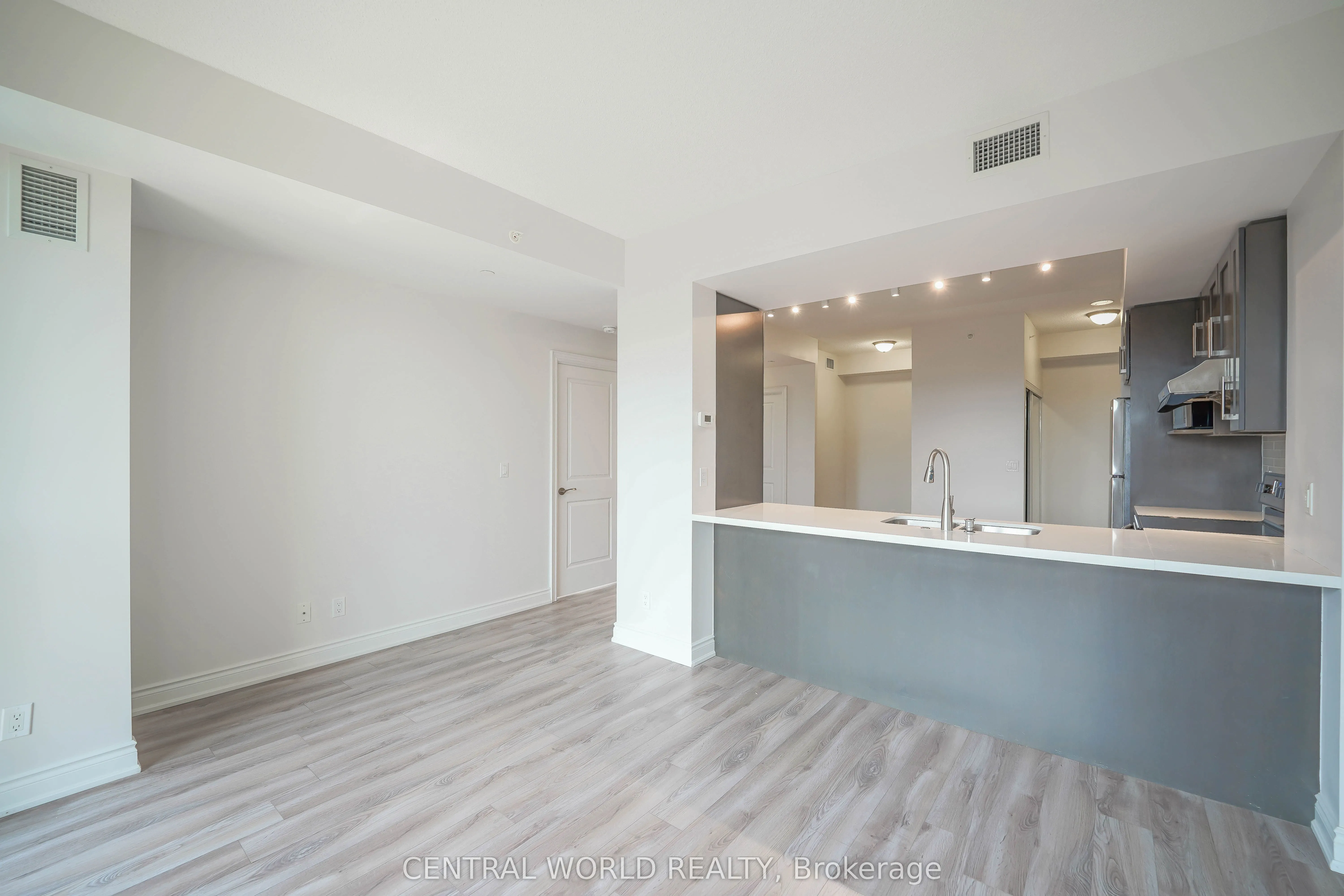 38 Cedarland Drive W, #1202