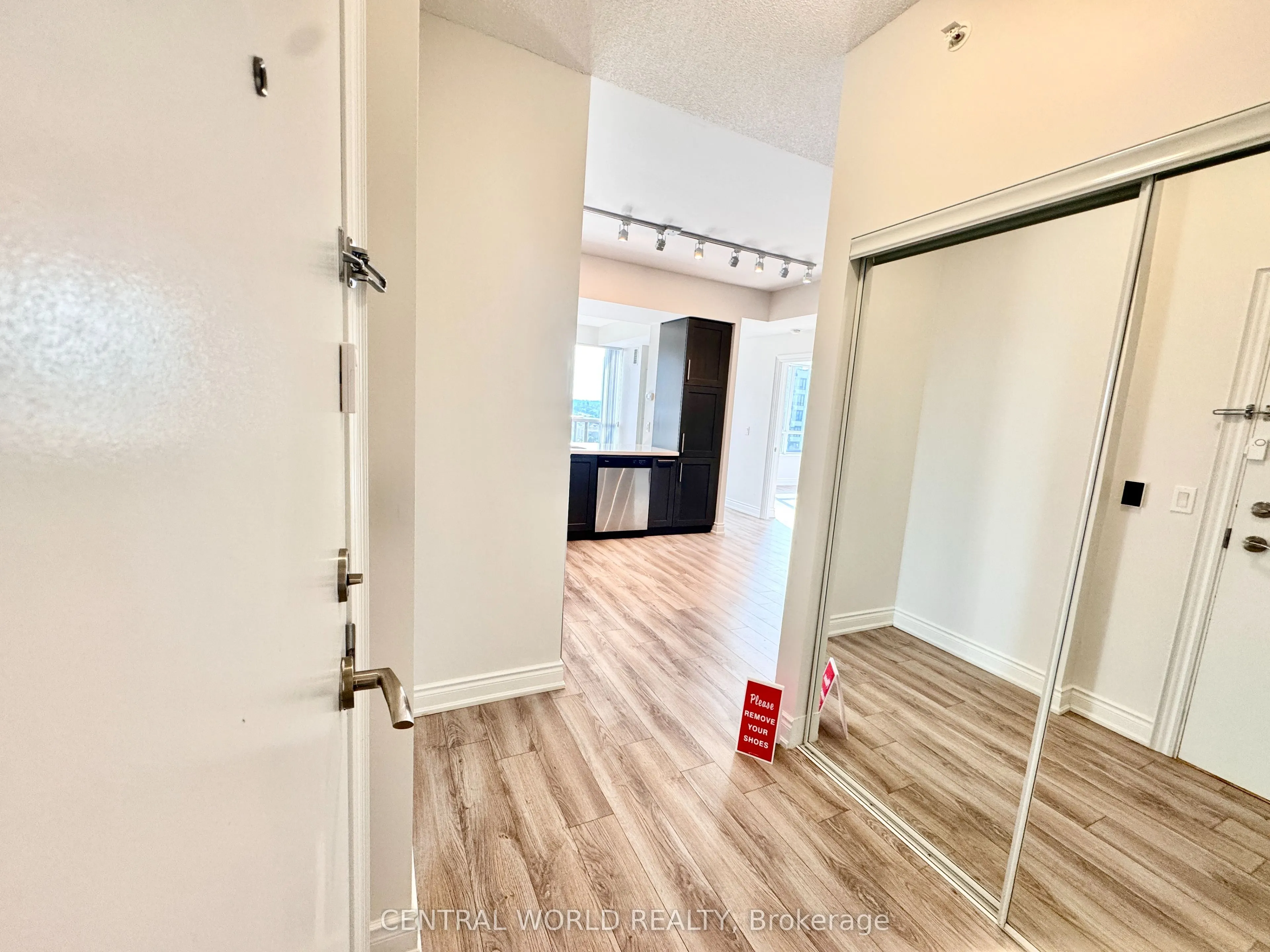 38 Cedarland Drive W, #1202
