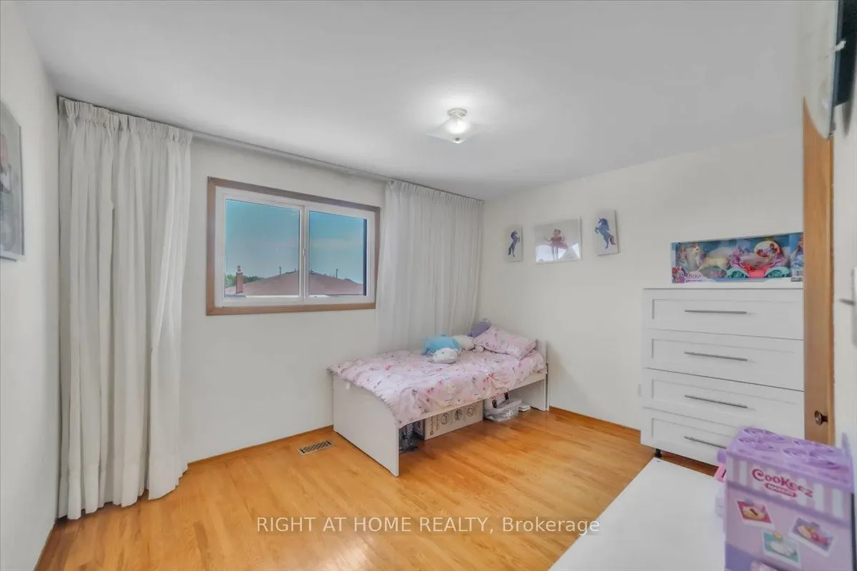 53 Agincourt Road