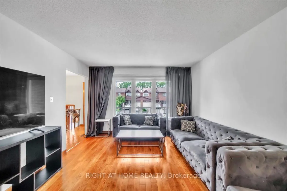53 Agincourt Road