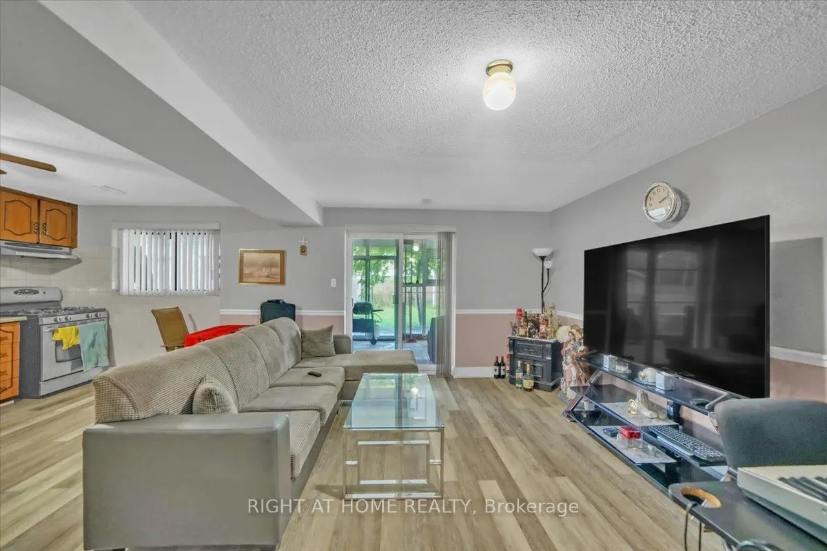 53 Agincourt Road