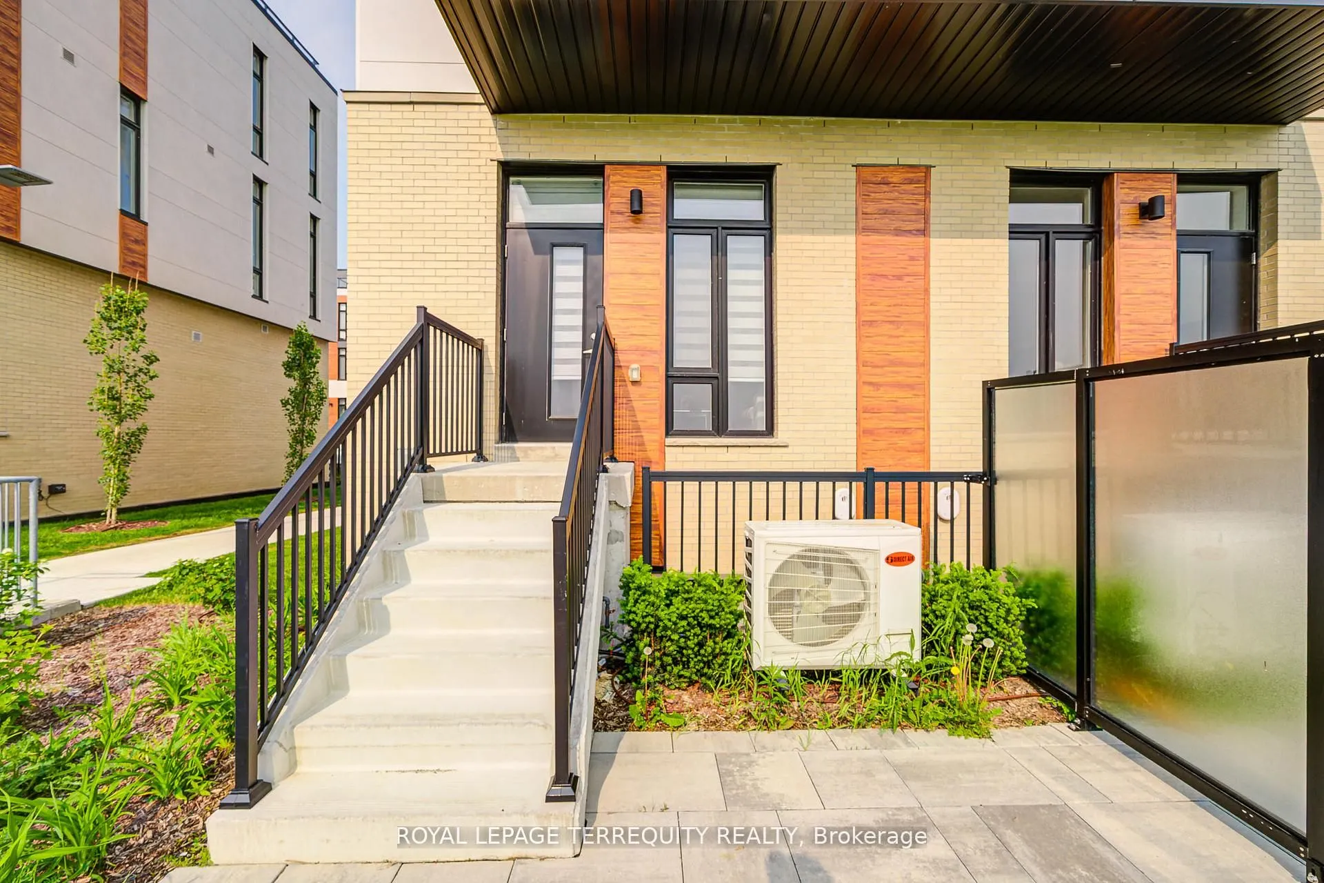 7 Steckley House Lane, #601