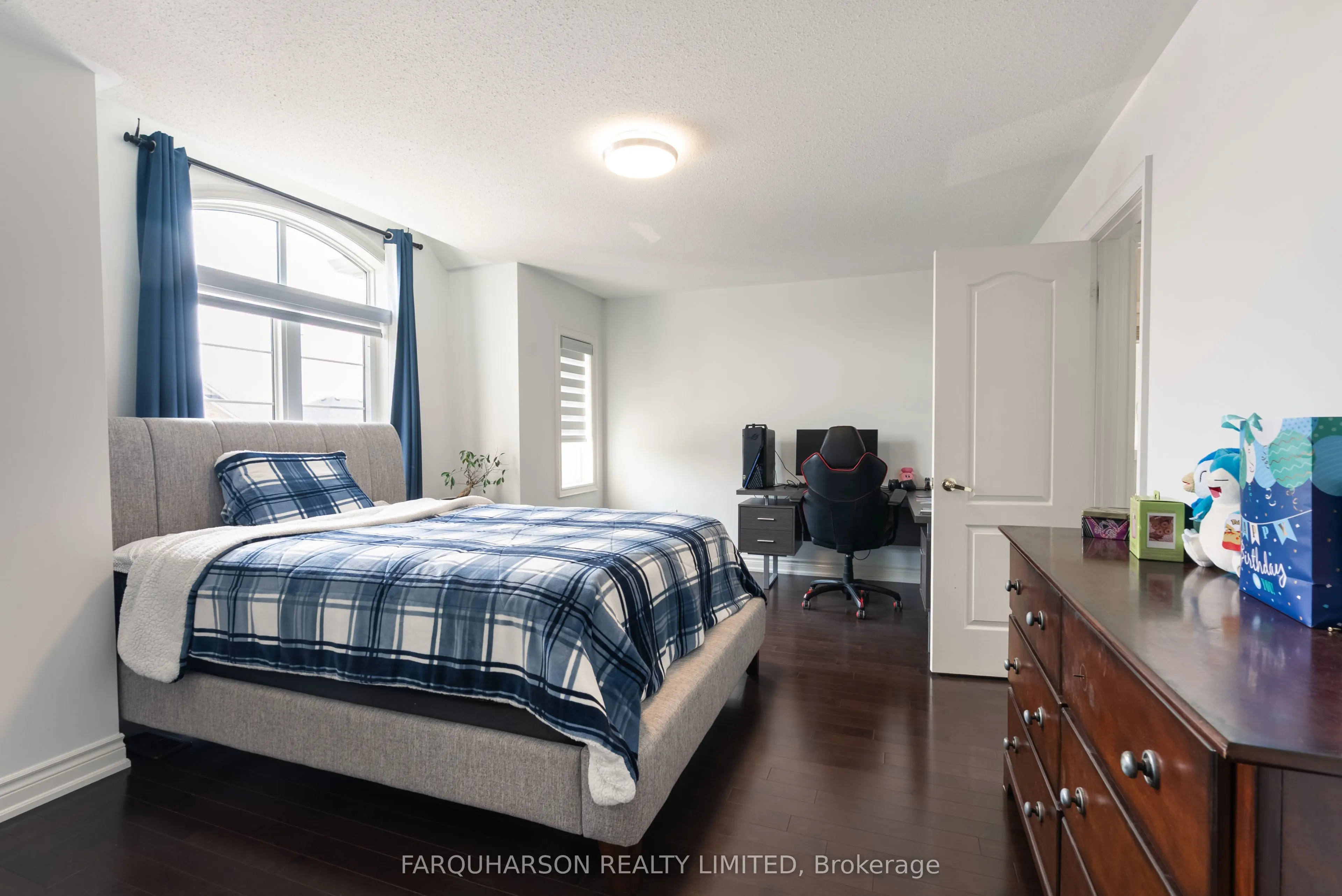16 Durhamview Crescent