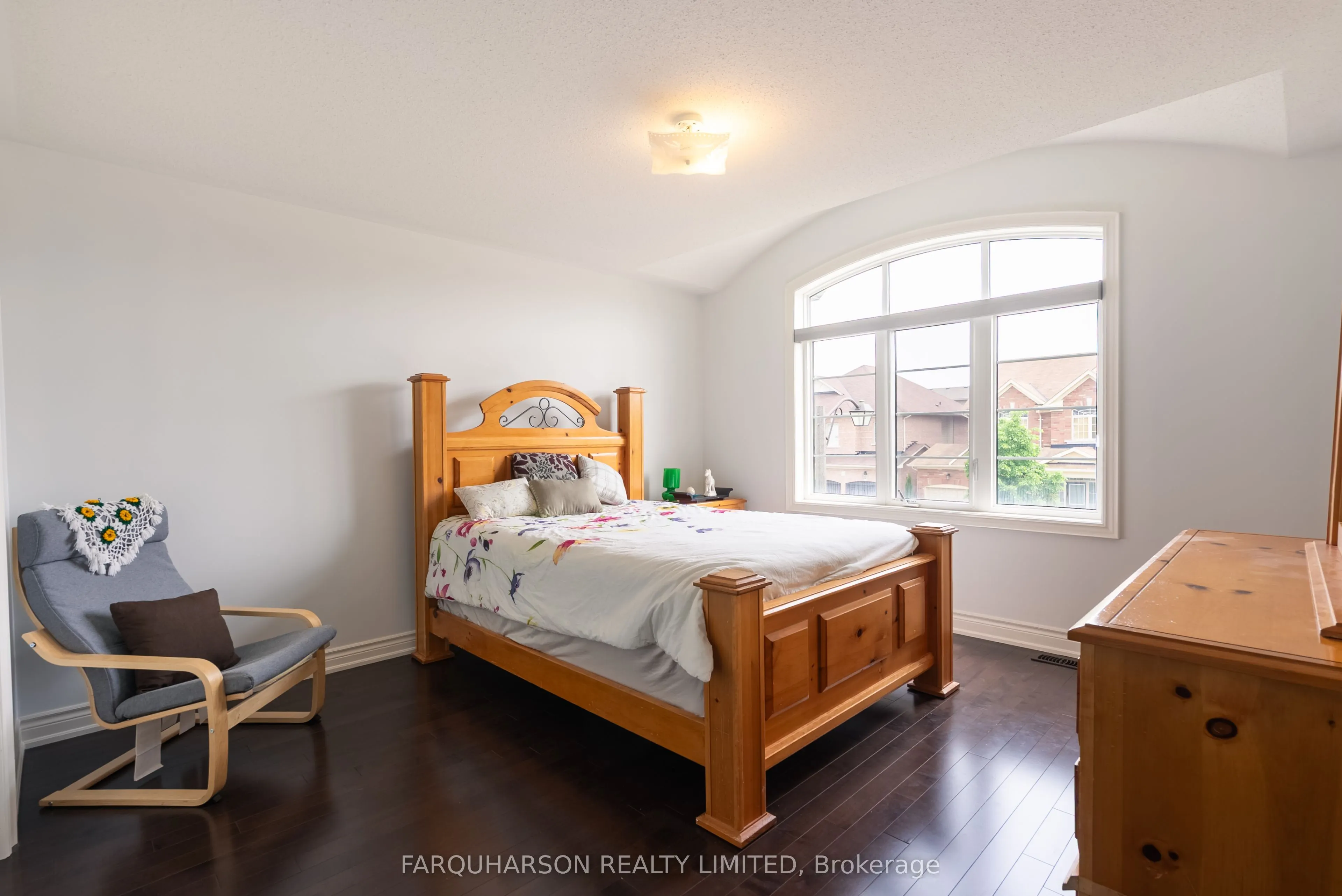 16 Durhamview Crescent