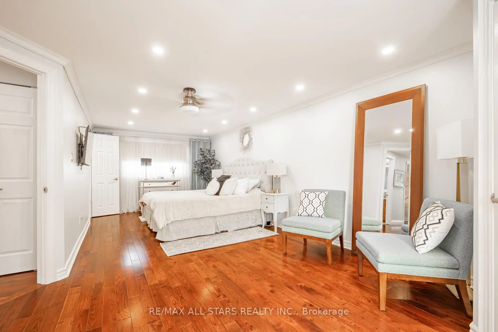 84 Thicketwood Boulevard