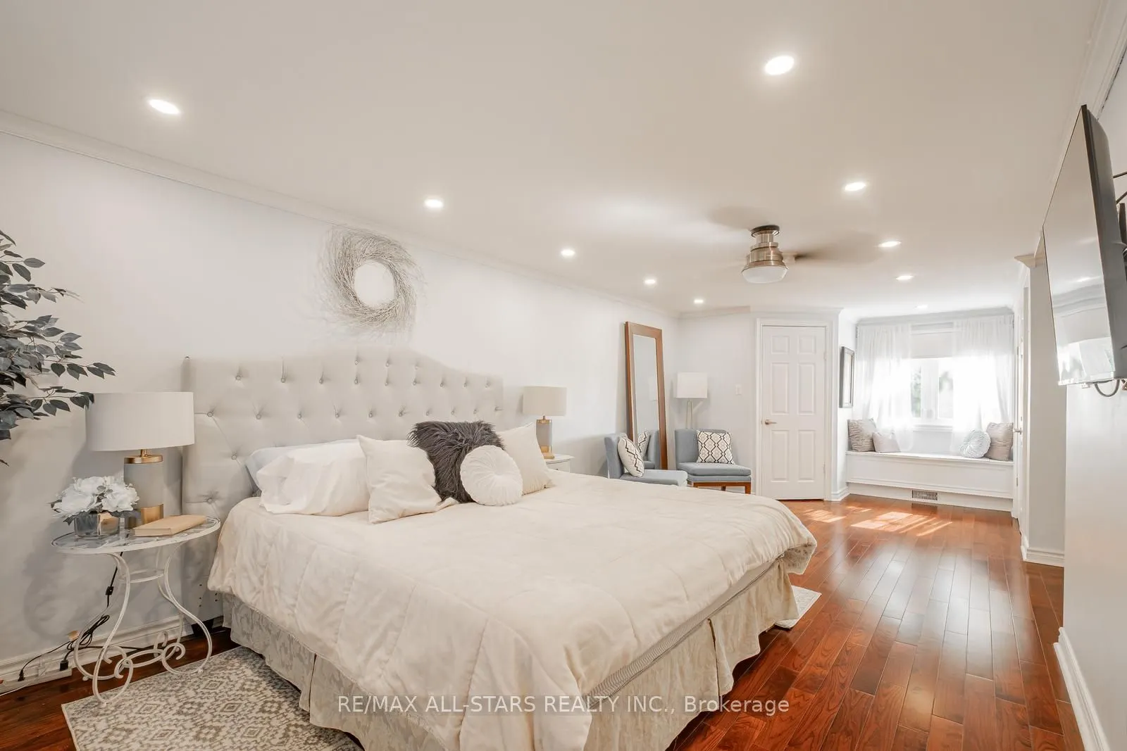 84 Thicketwood Boulevard