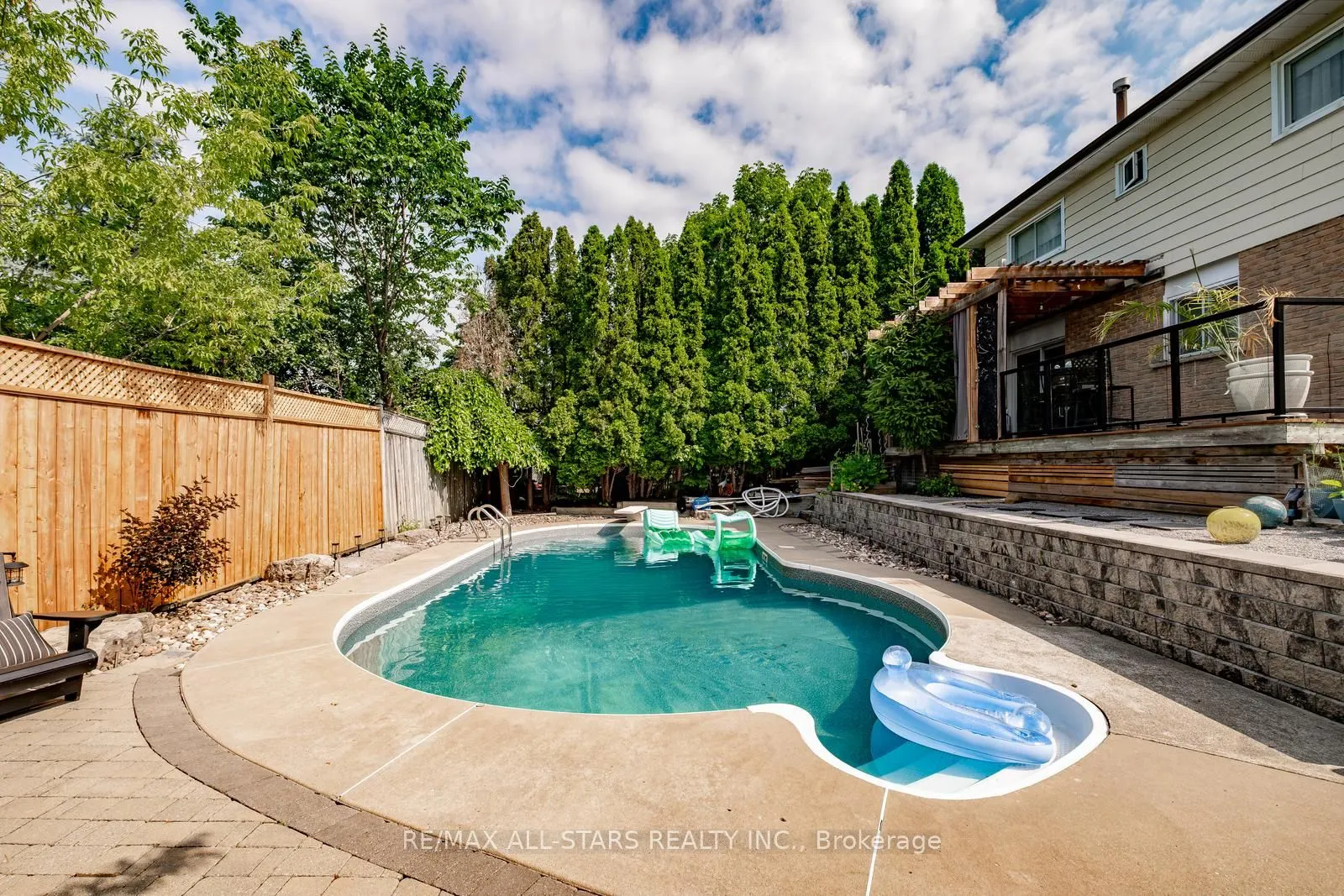 84 Thicketwood Boulevard