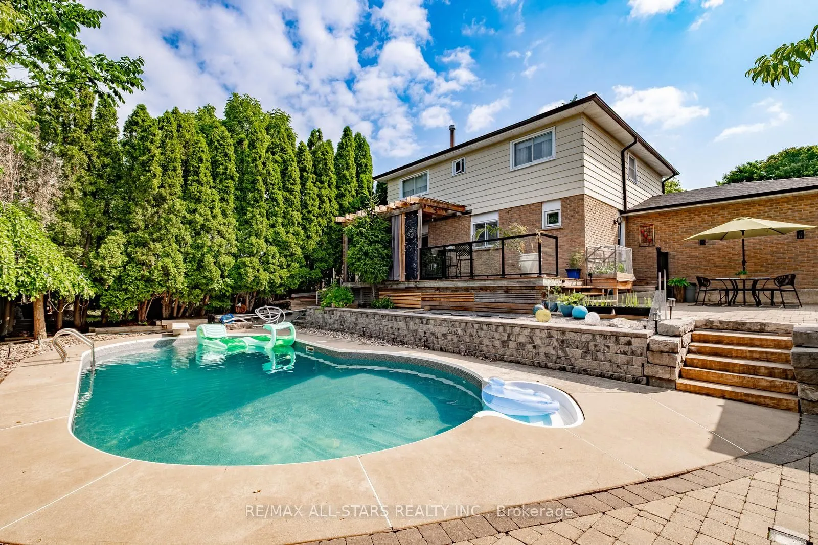 84 Thicketwood Boulevard