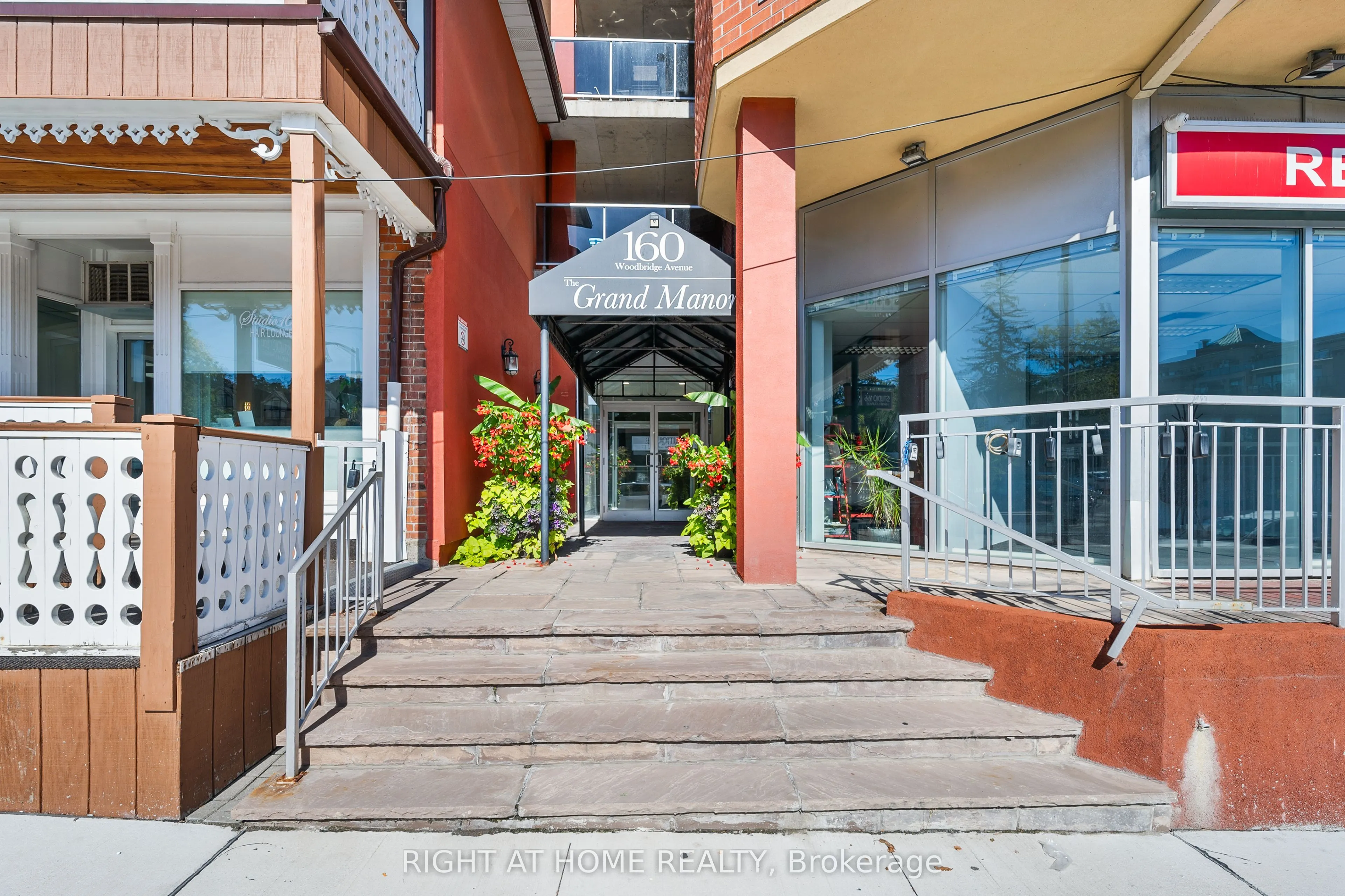 160 Woodbridge Avenue, #401