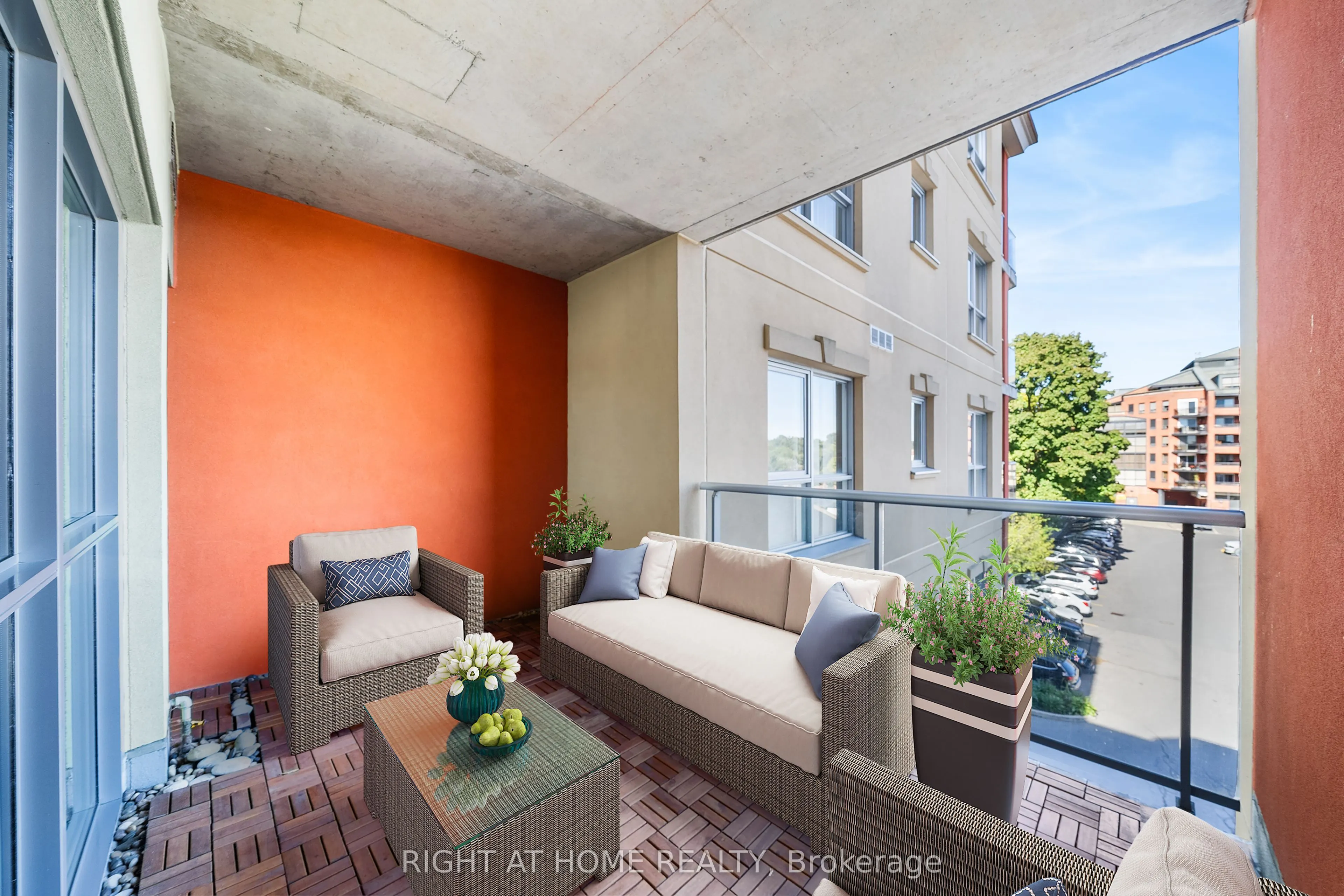 160 Woodbridge Avenue, #401