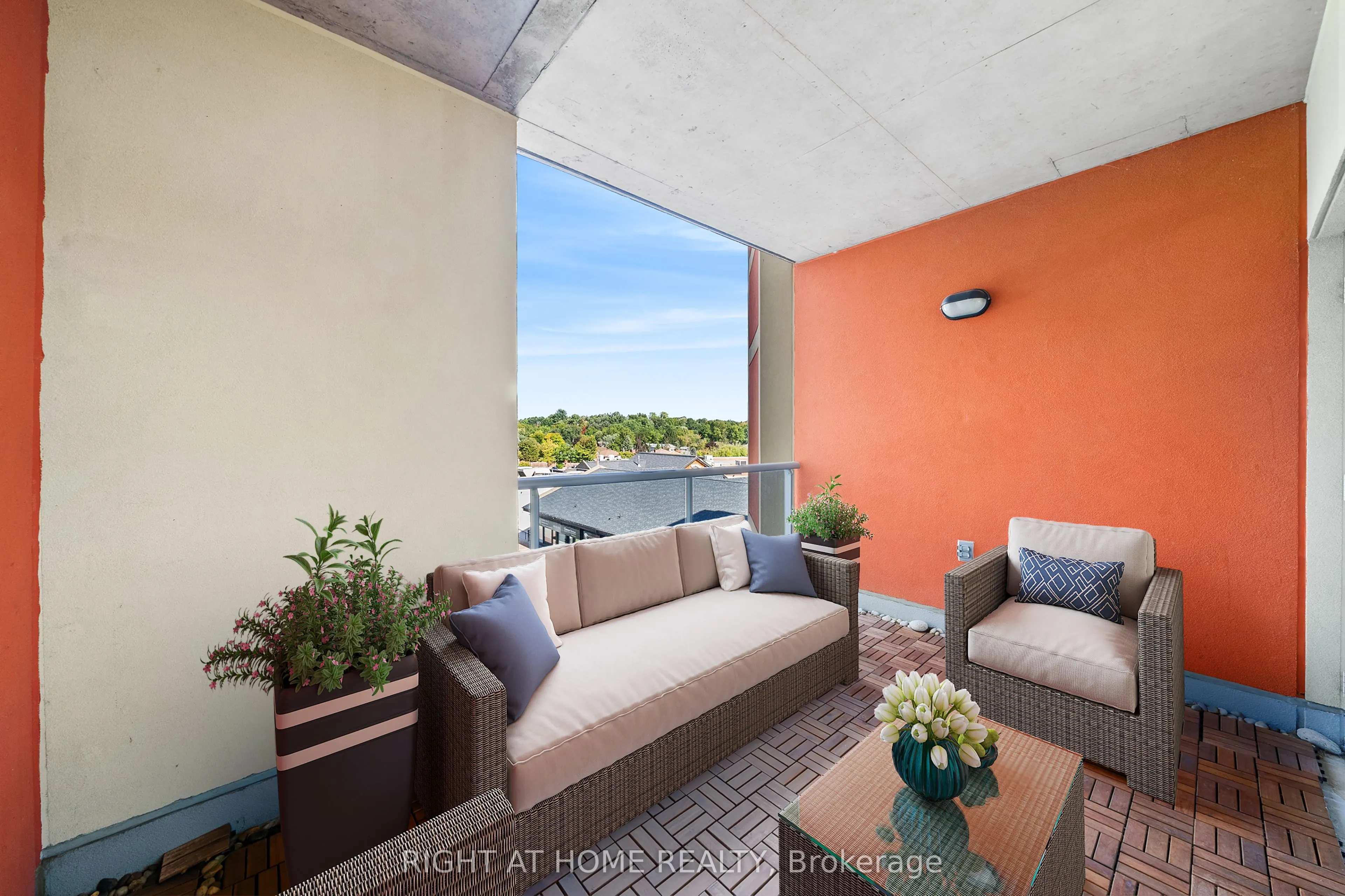 160 Woodbridge Avenue, #401