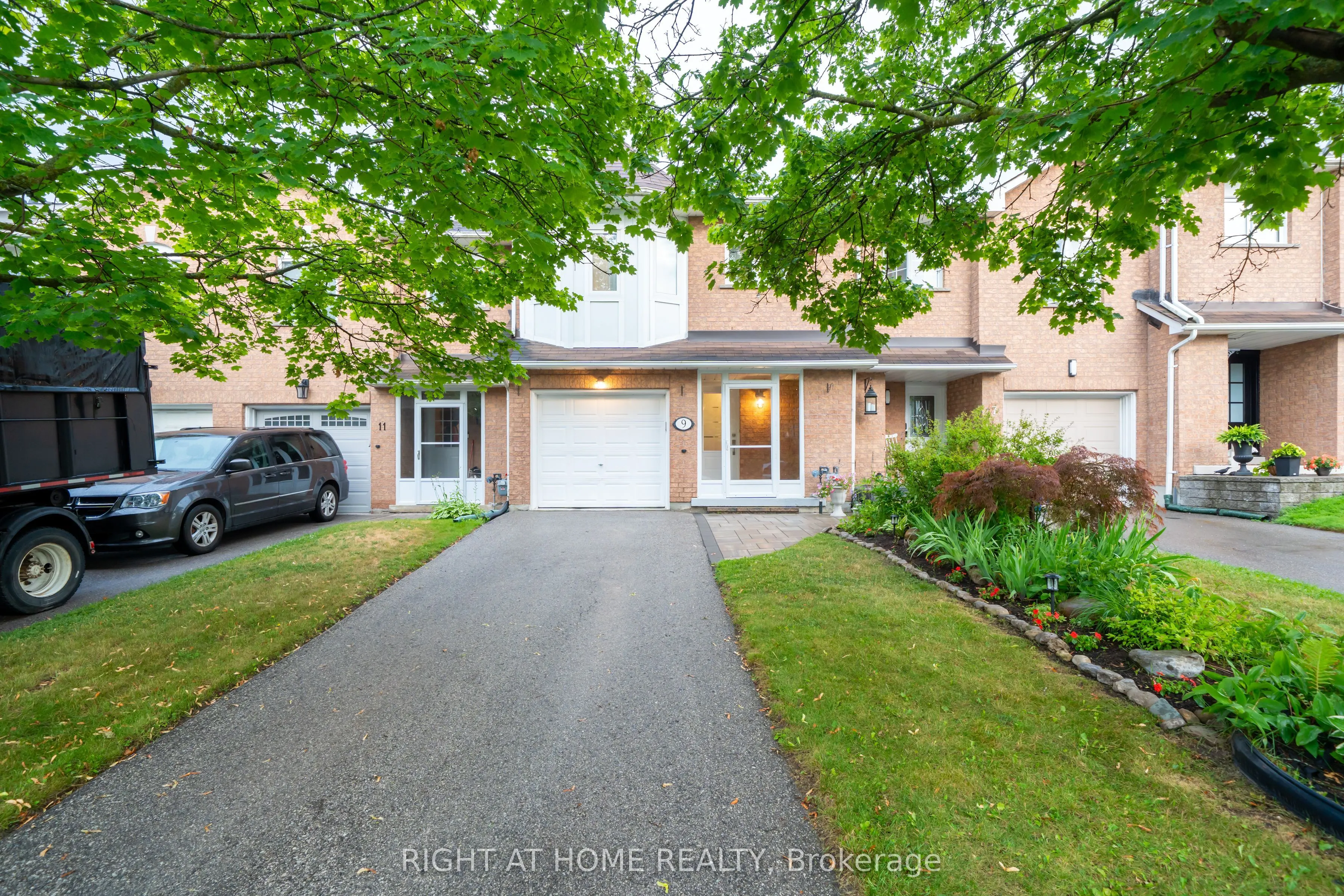 9 Royal Cedar Court