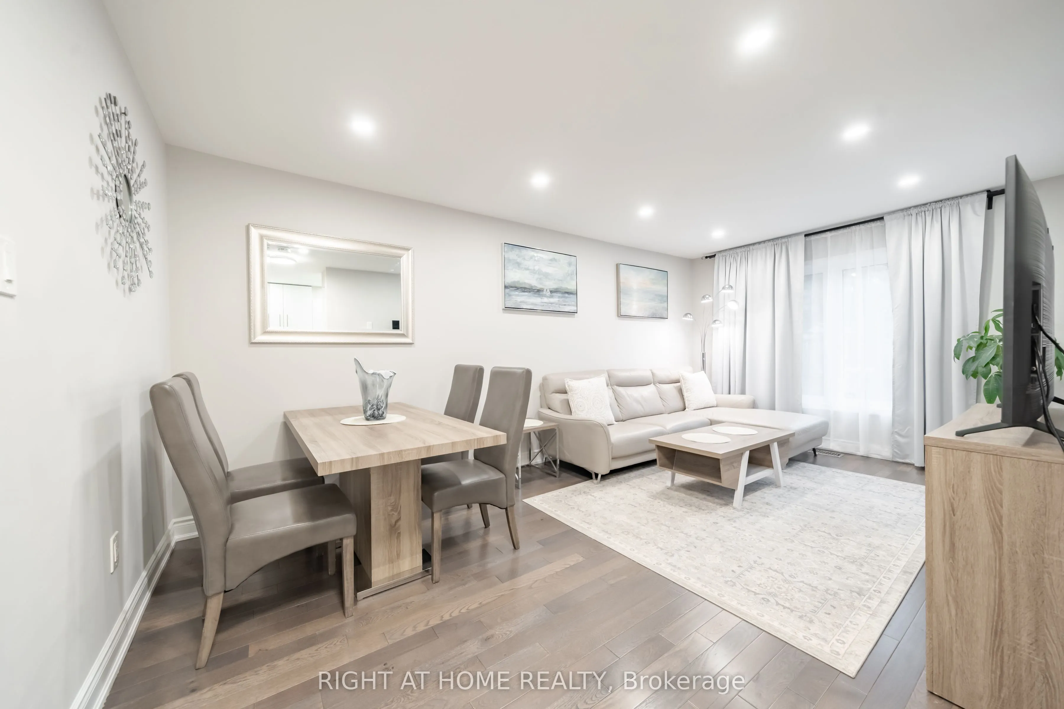 9 Royal Cedar Court