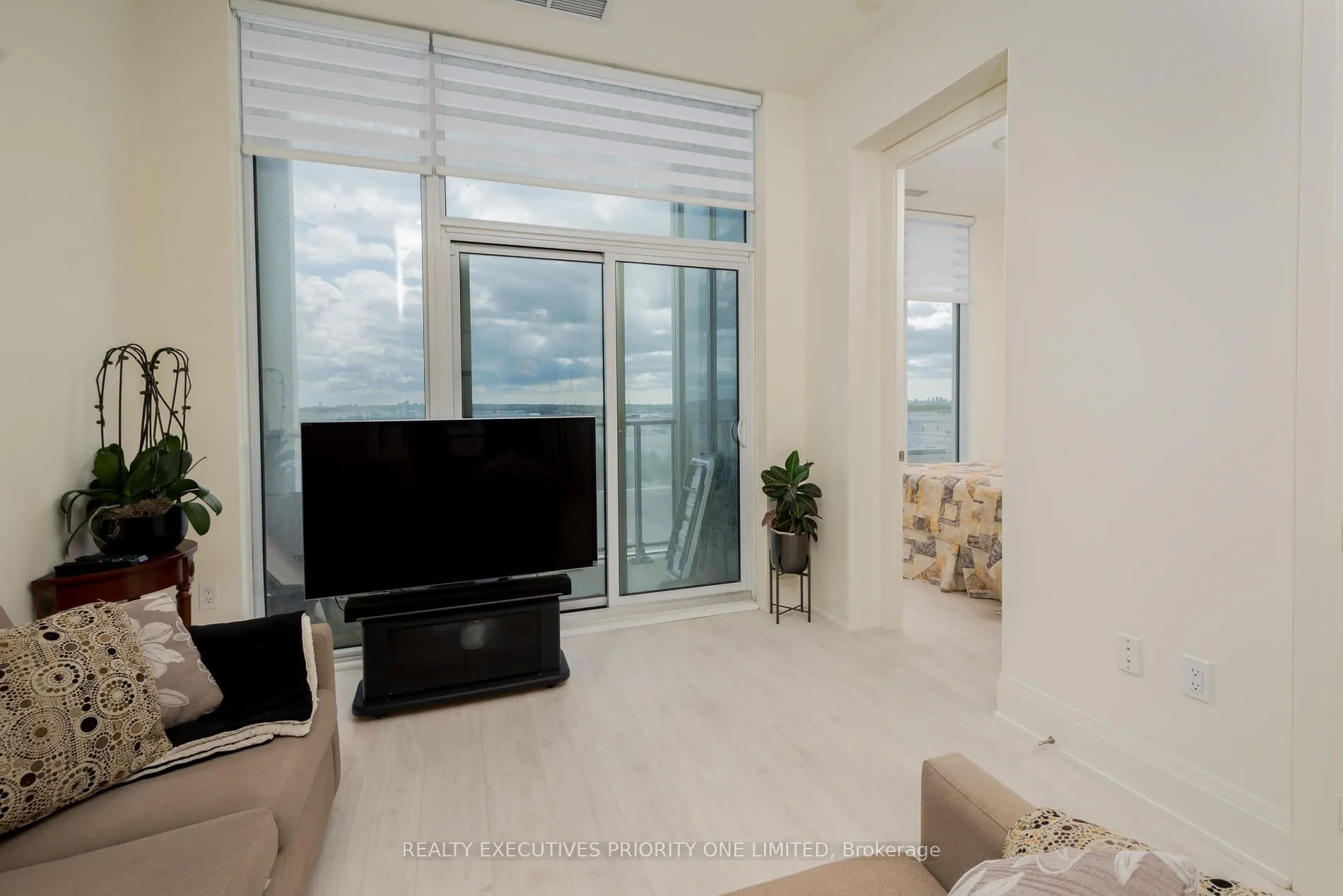 9000 Jane Street, #707