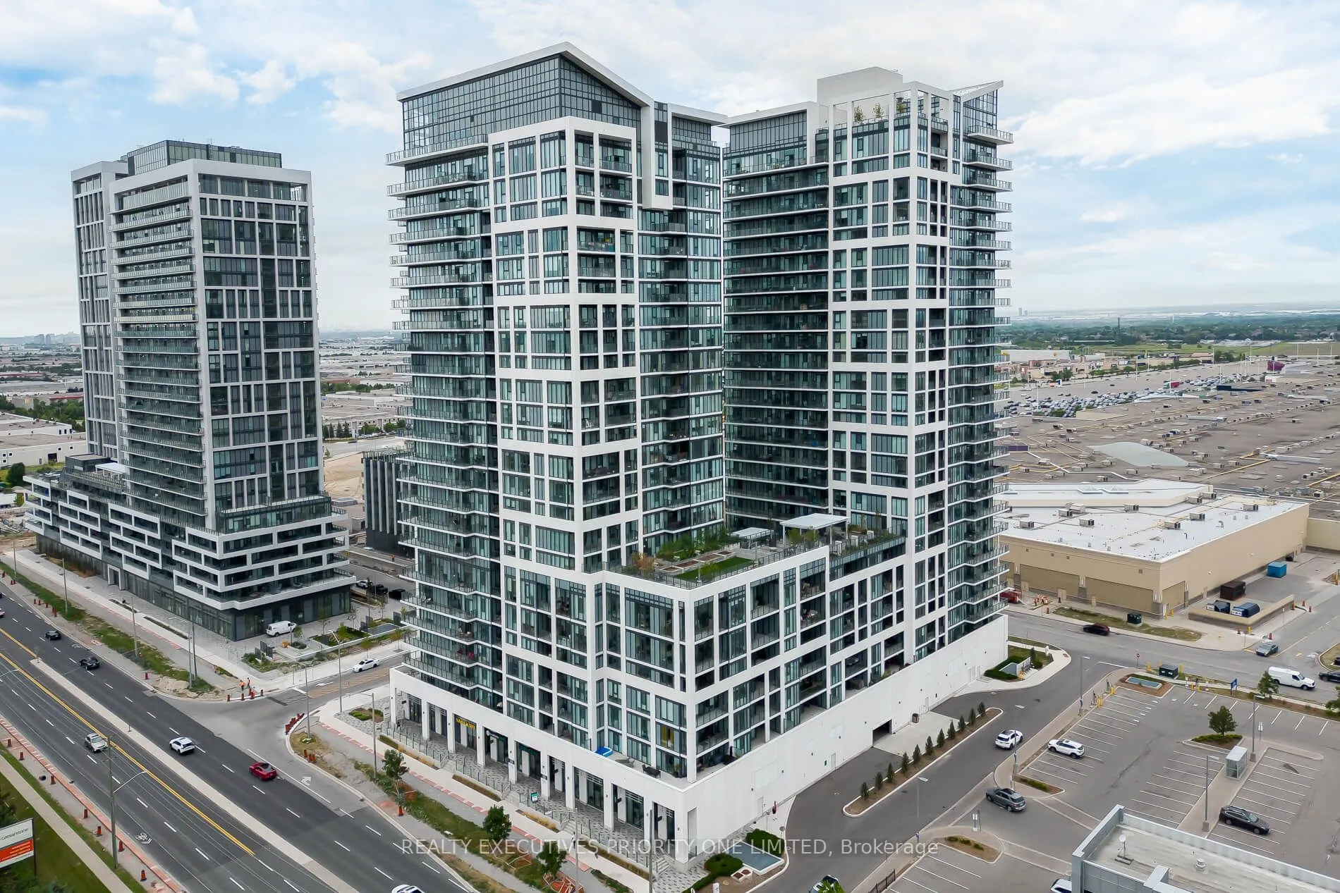 9000 Jane Street, #707