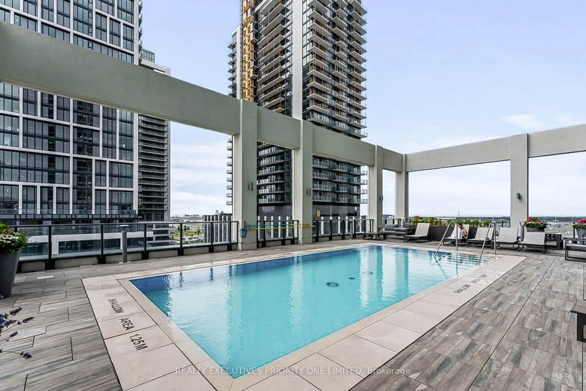 9000 Jane Street, #707