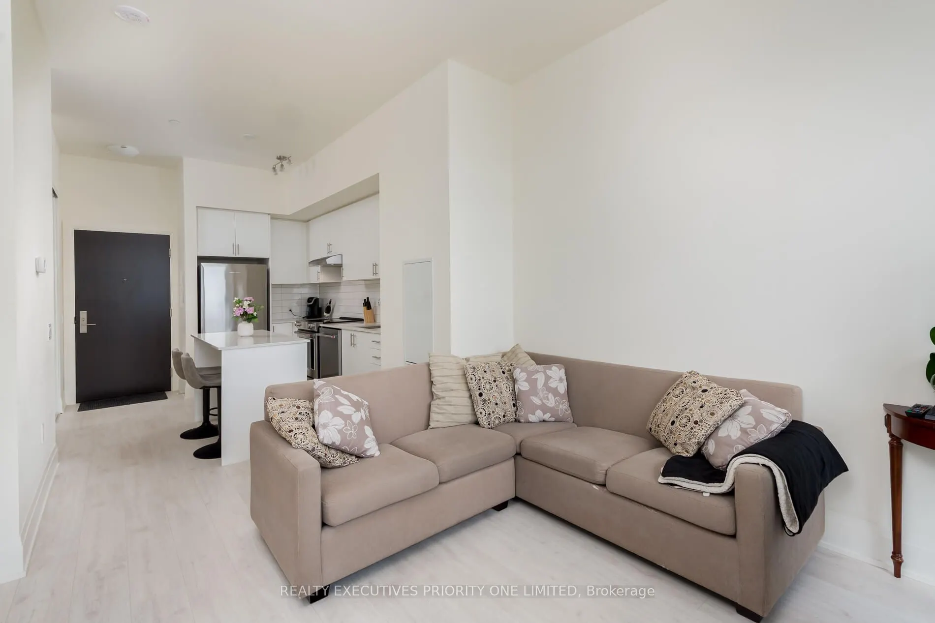 9000 Jane Street, #707