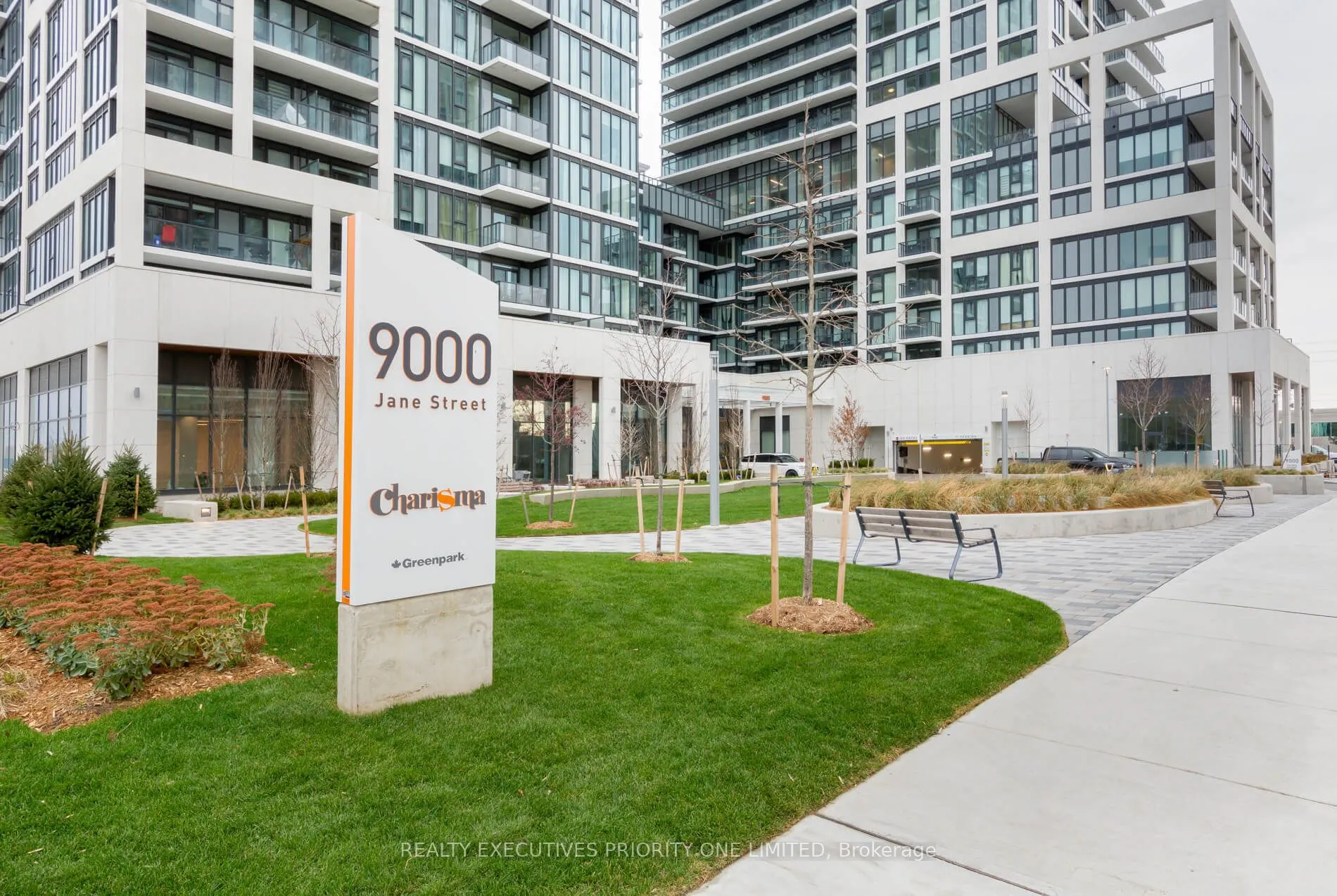 9000 Jane Street, #707
