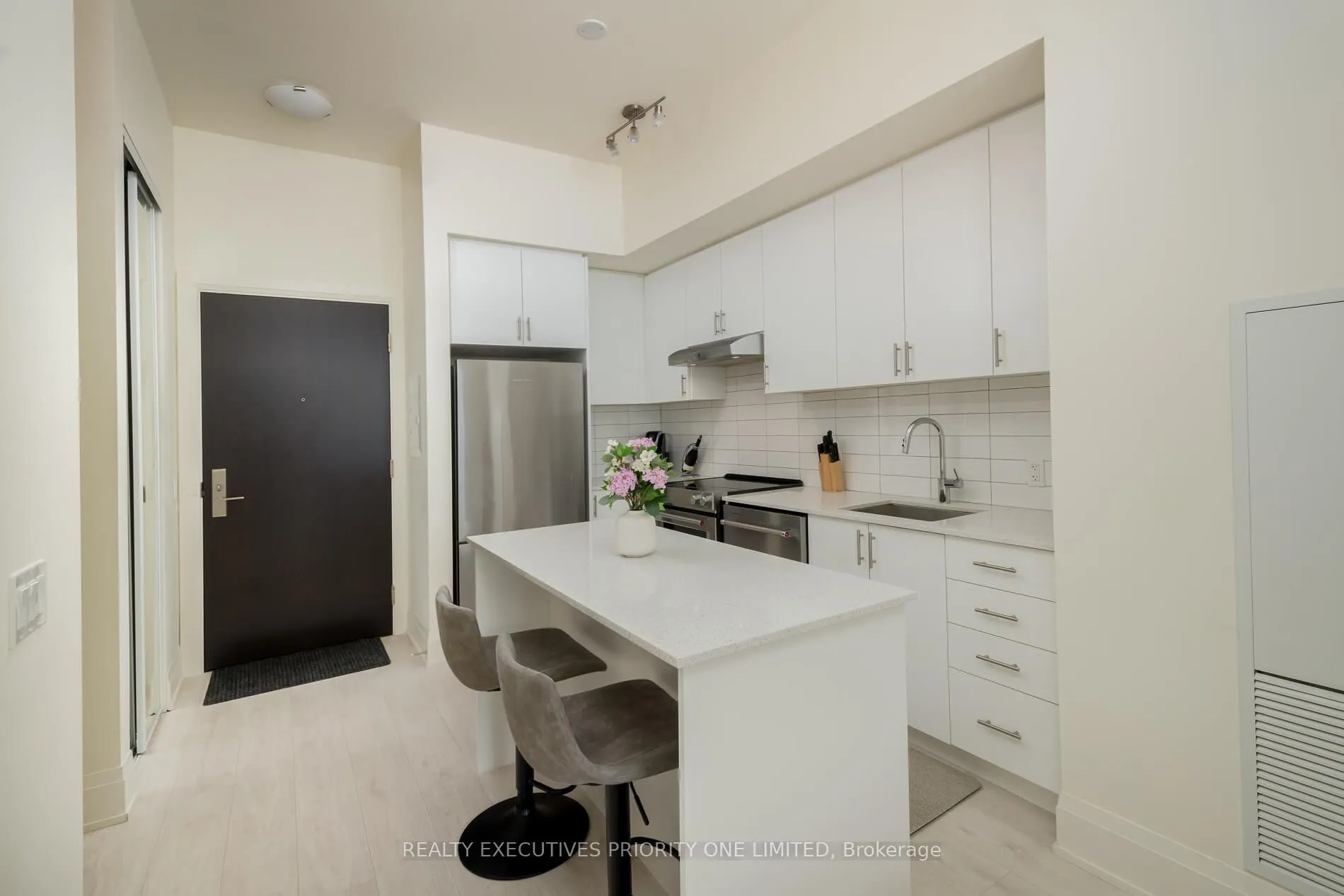 9000 Jane Street, #707