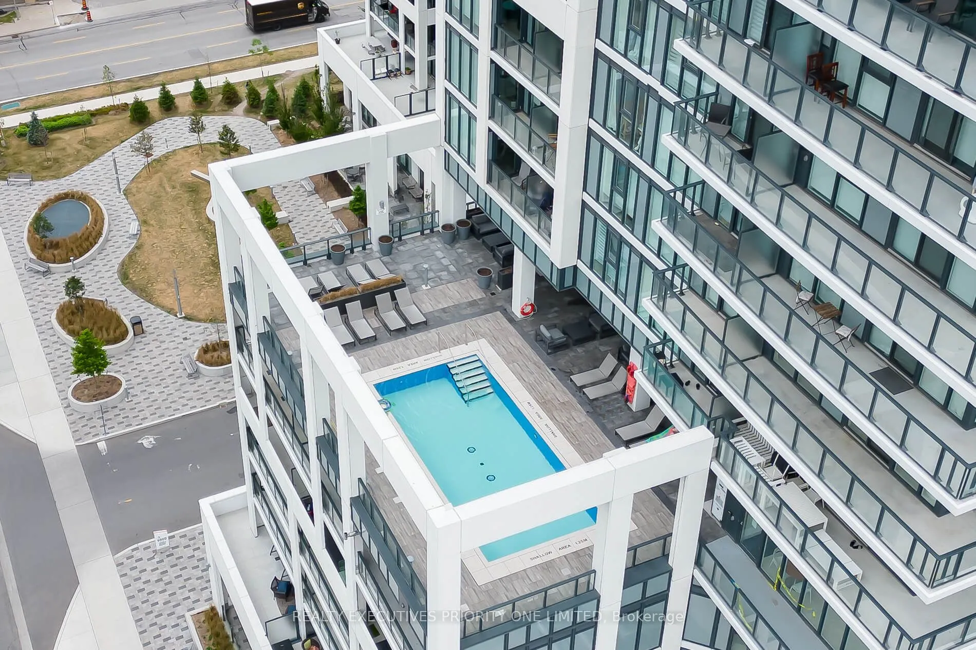 9000 Jane Street, #707