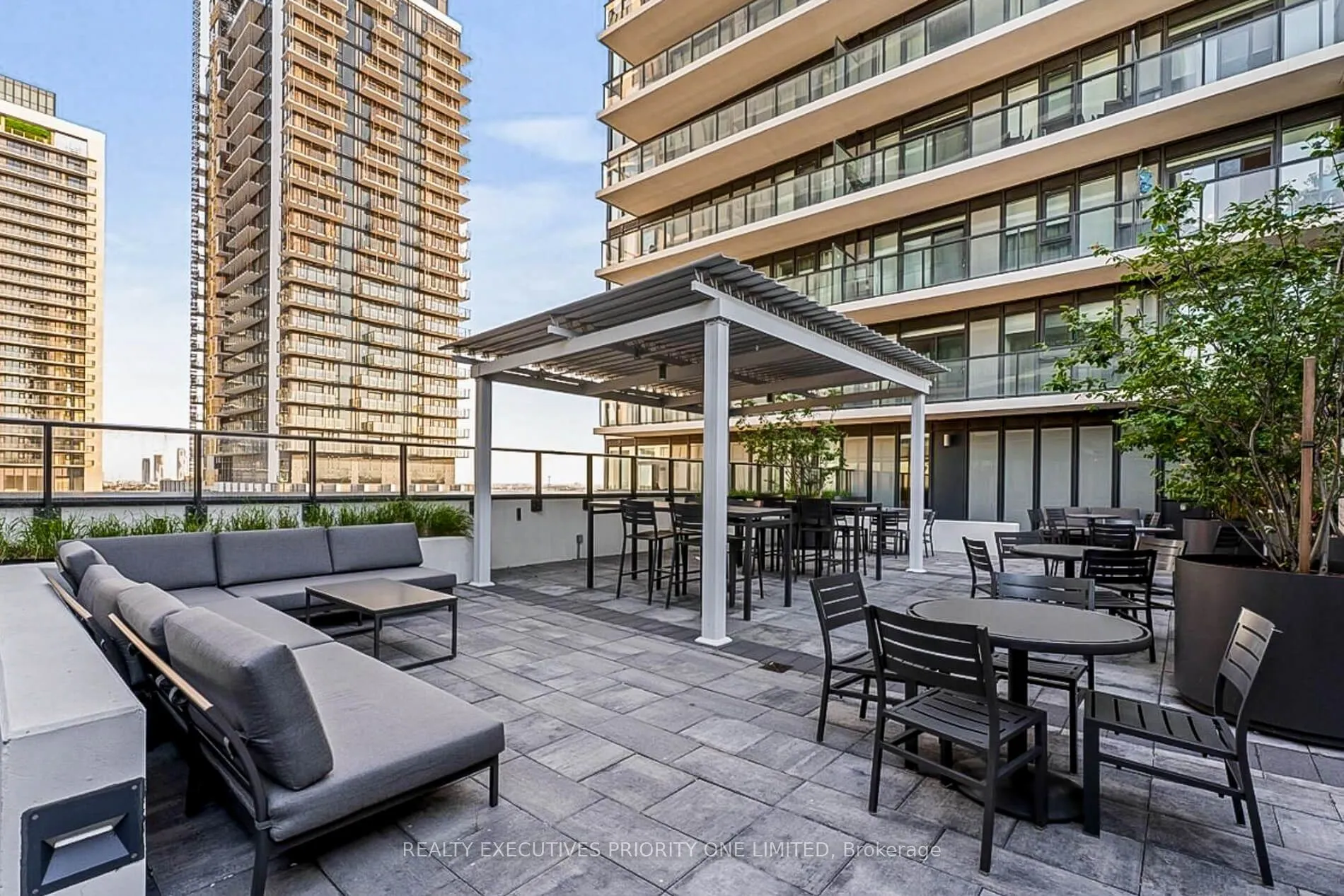 9000 Jane Street, #707
