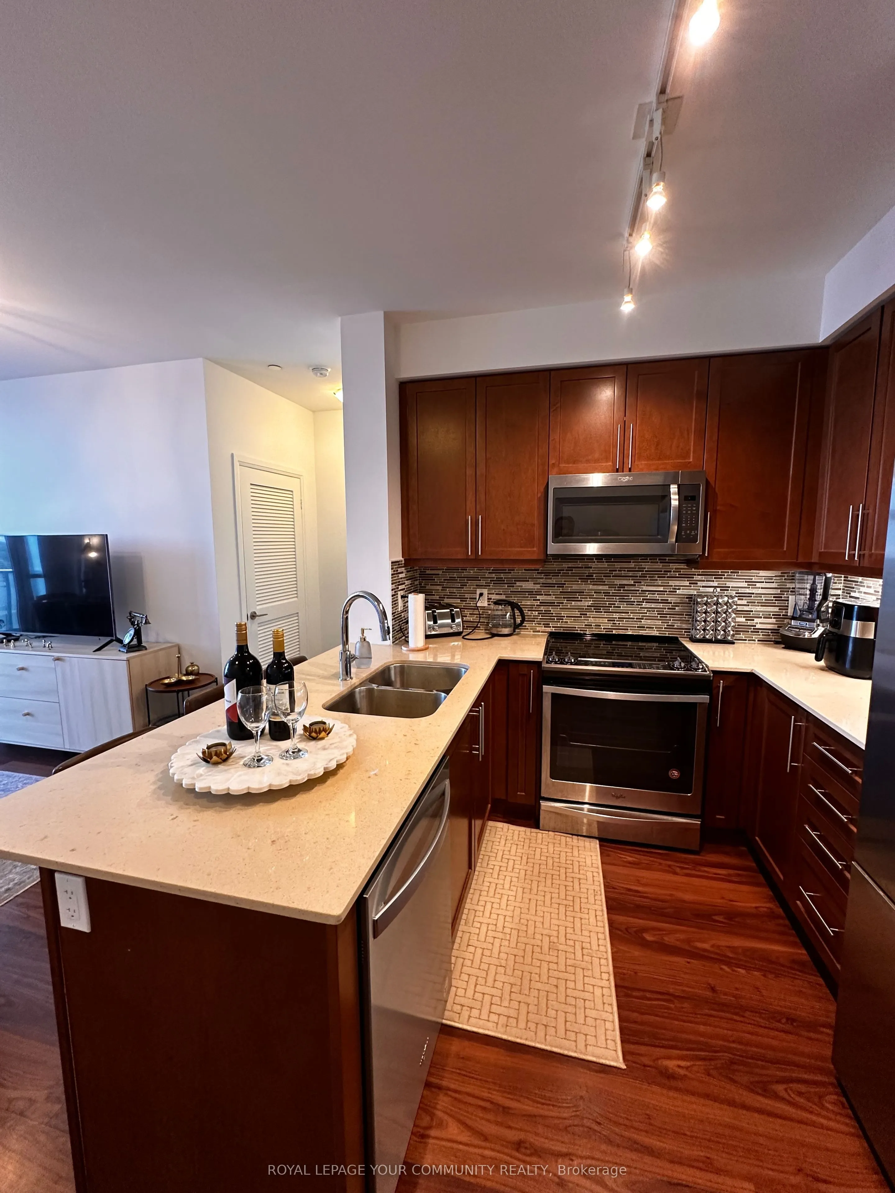 65 Oneida Crescent, #1008