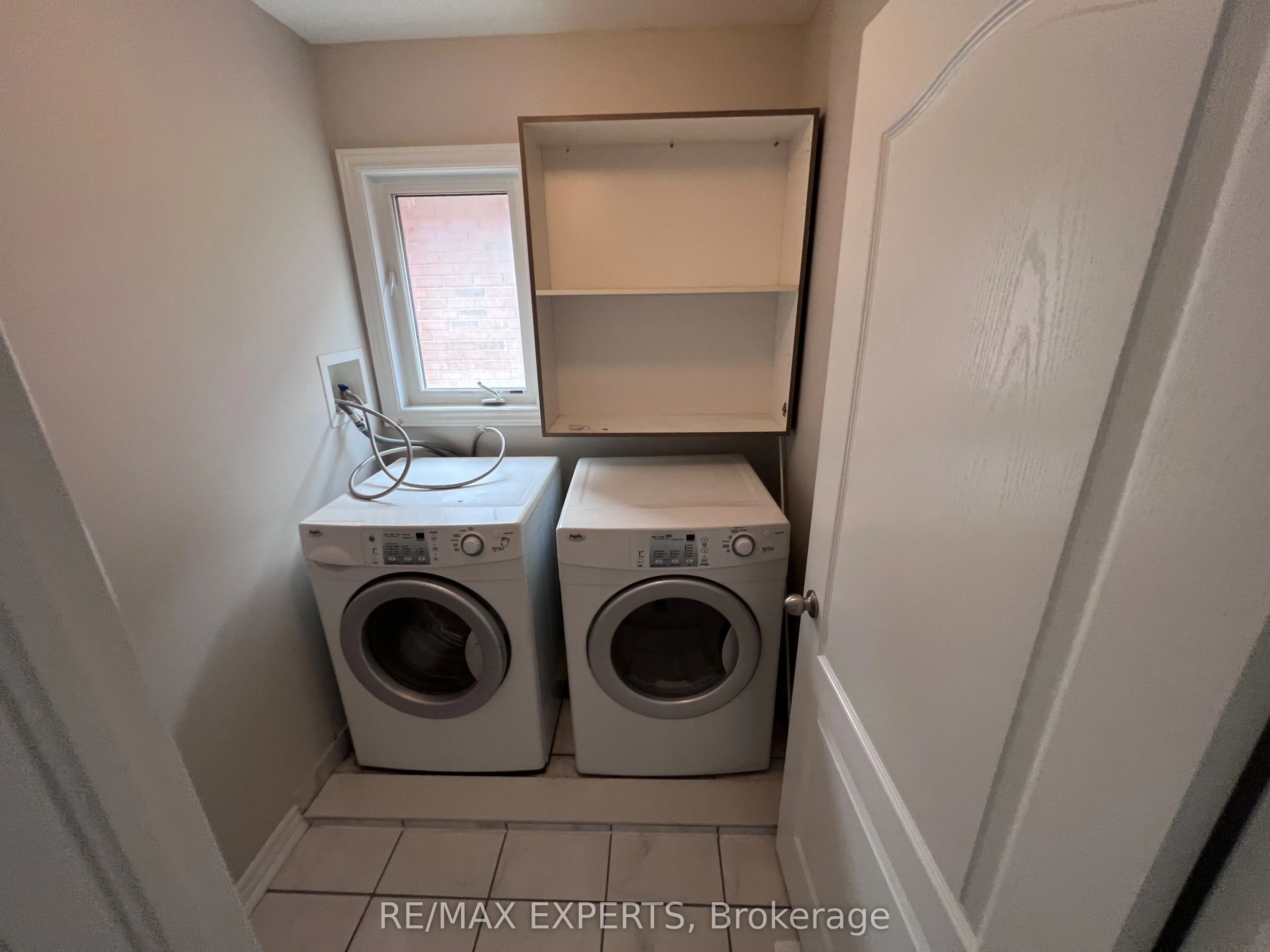 2205 Dawson Crescent