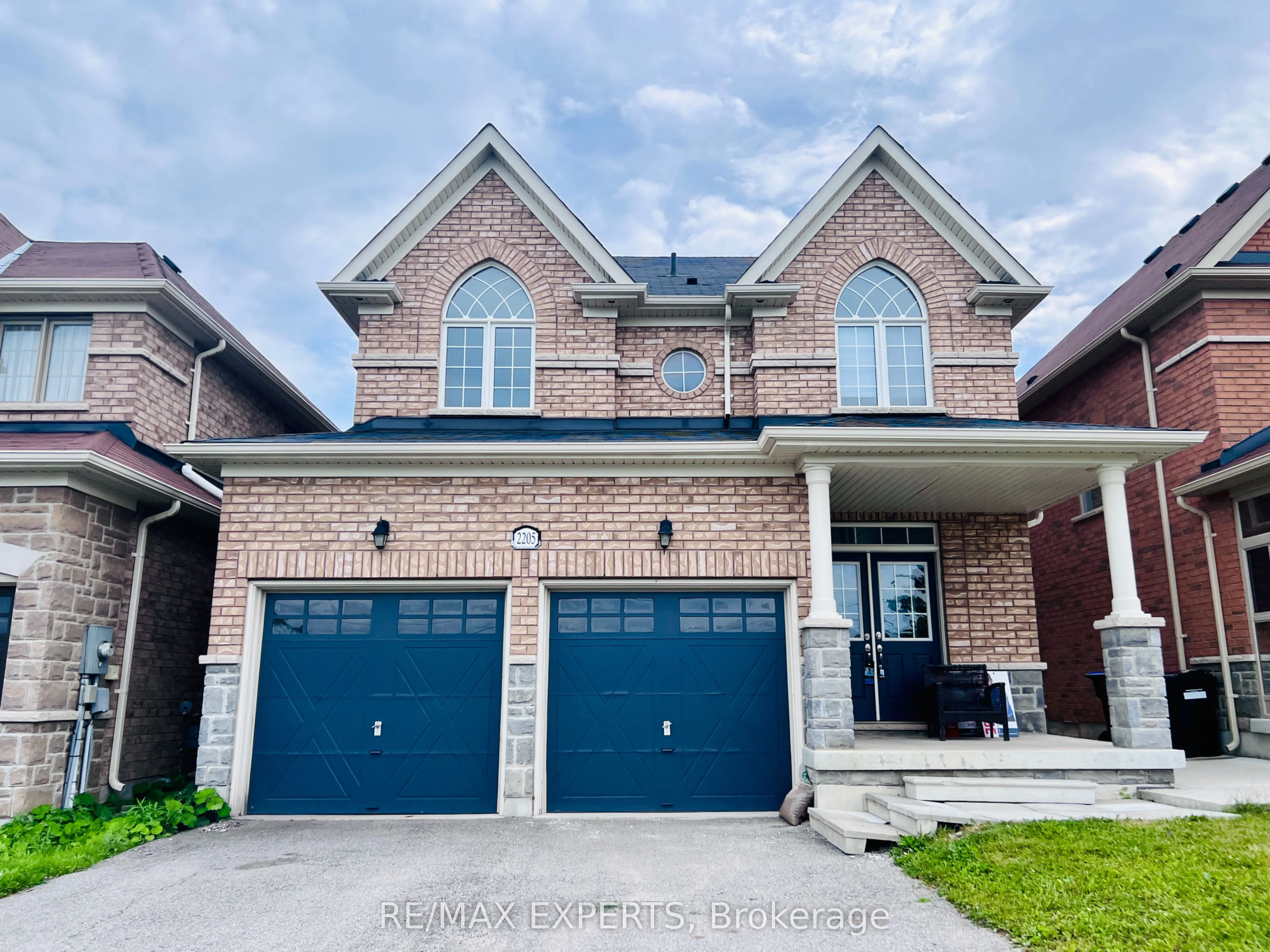 2205 Dawson Crescent