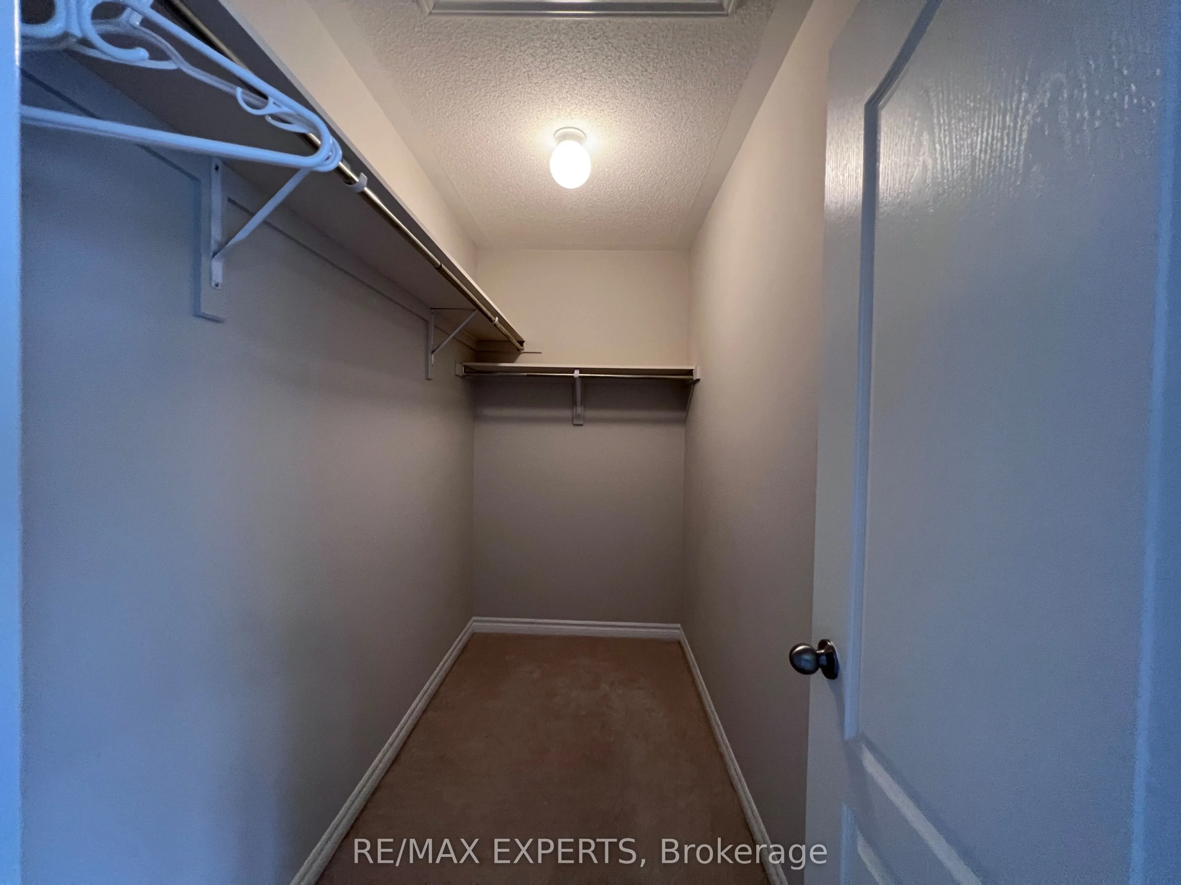 2205 Dawson Crescent