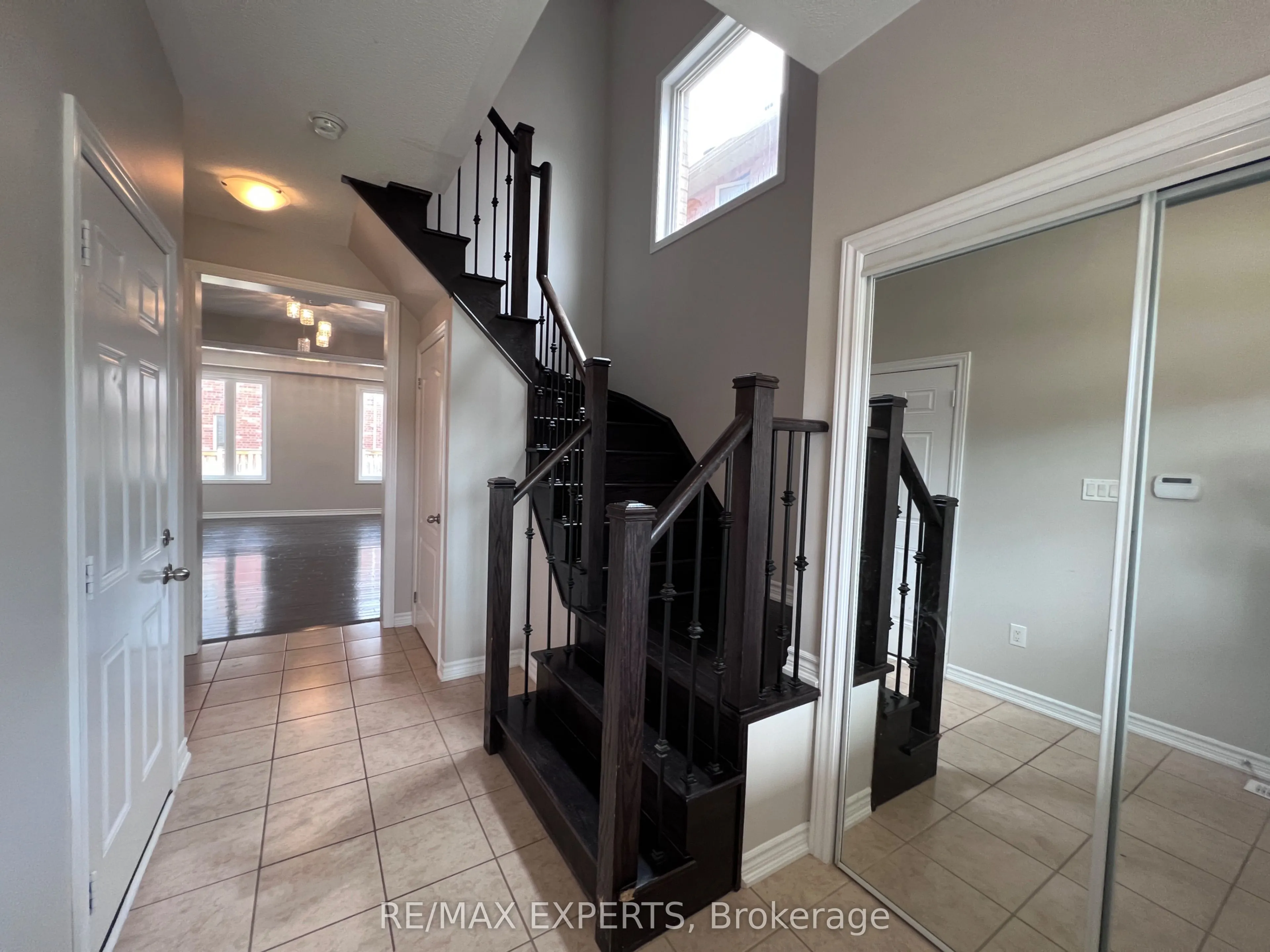 2205 Dawson Crescent