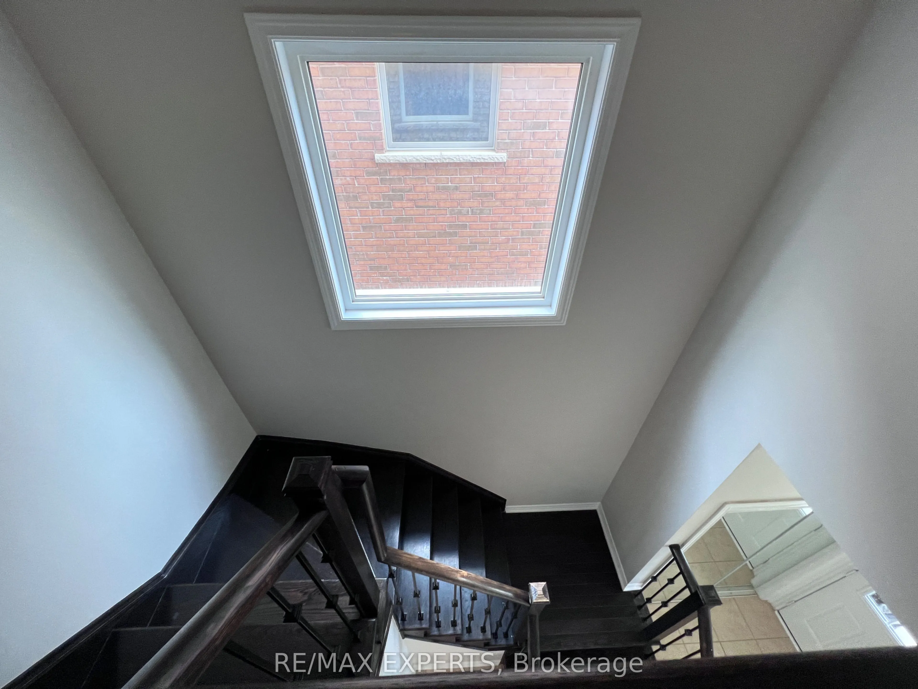 2205 Dawson Crescent