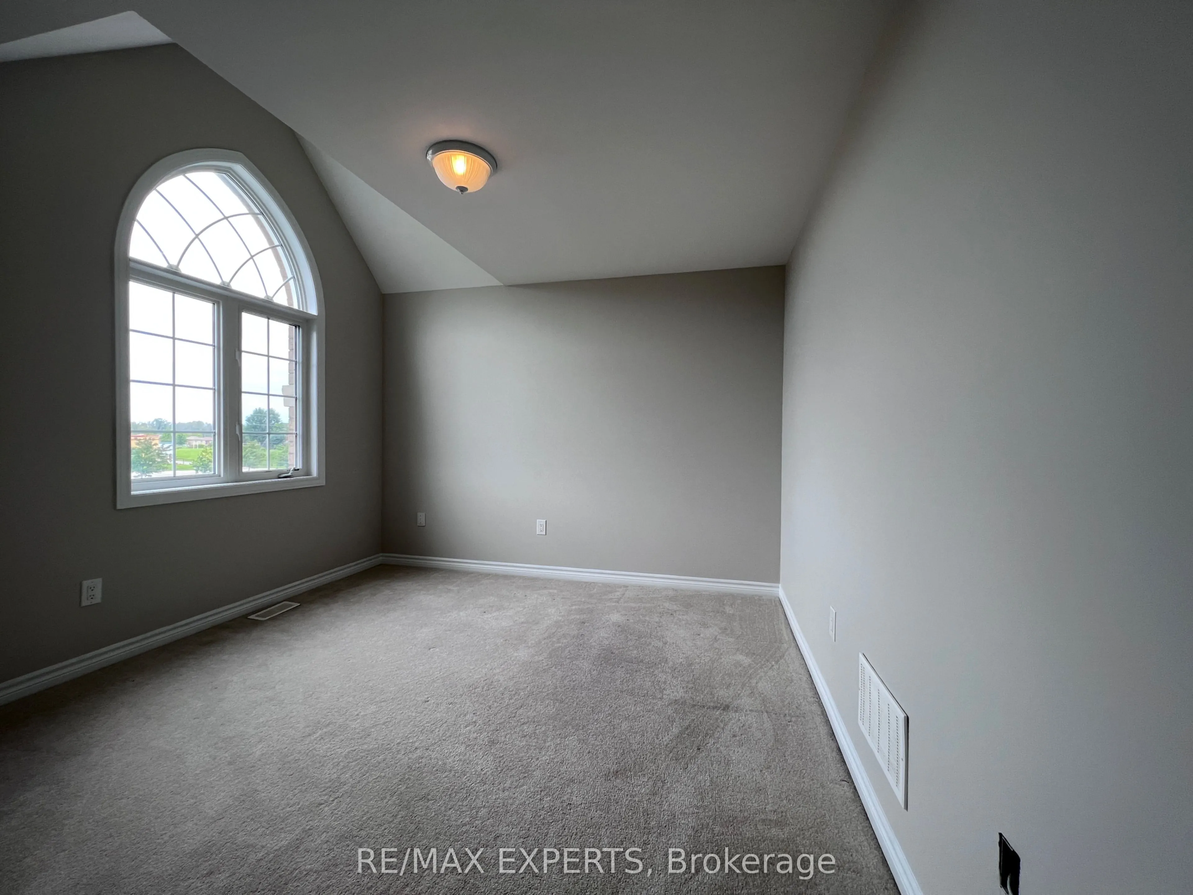 2205 Dawson Crescent