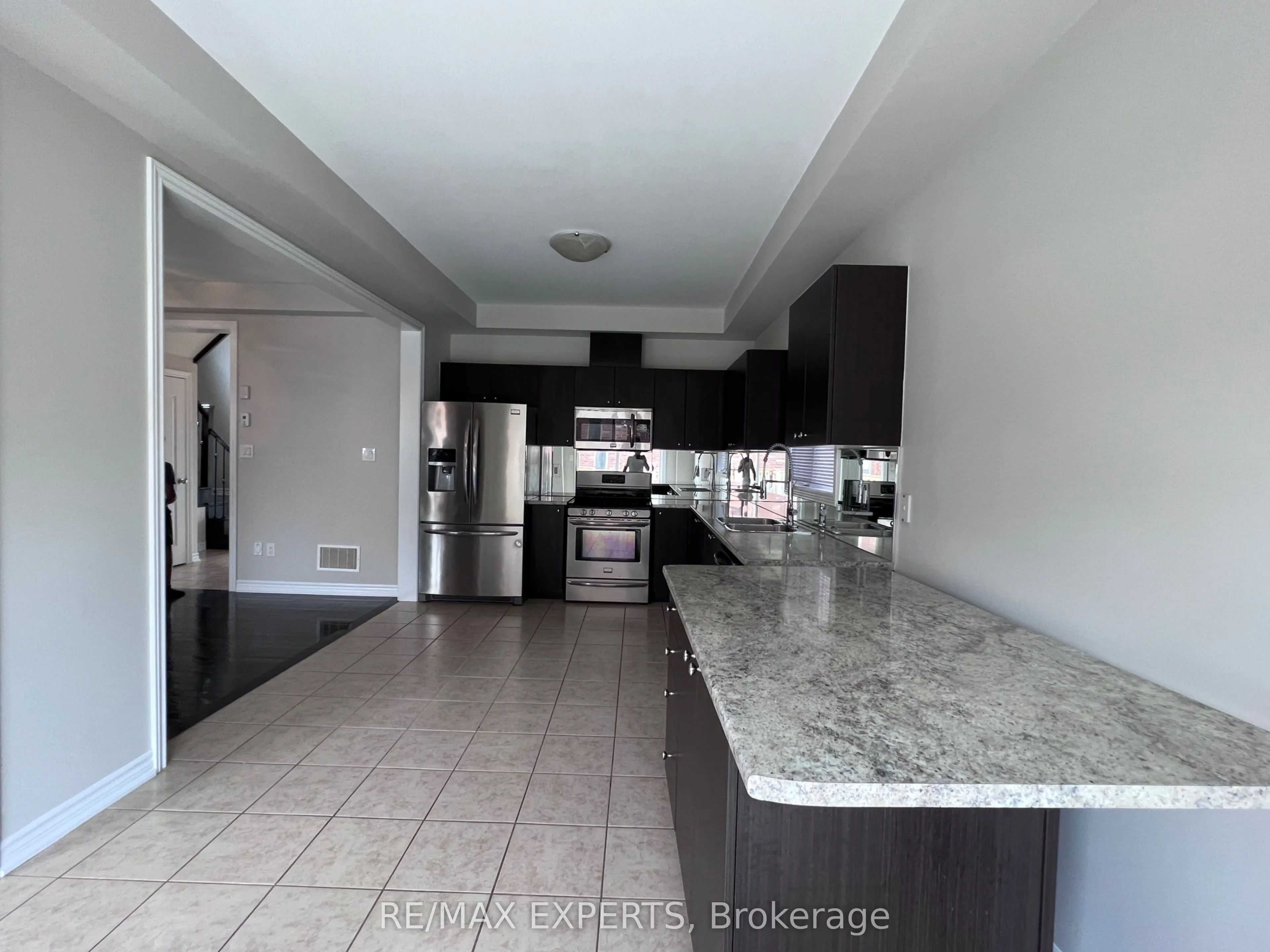 2205 Dawson Crescent